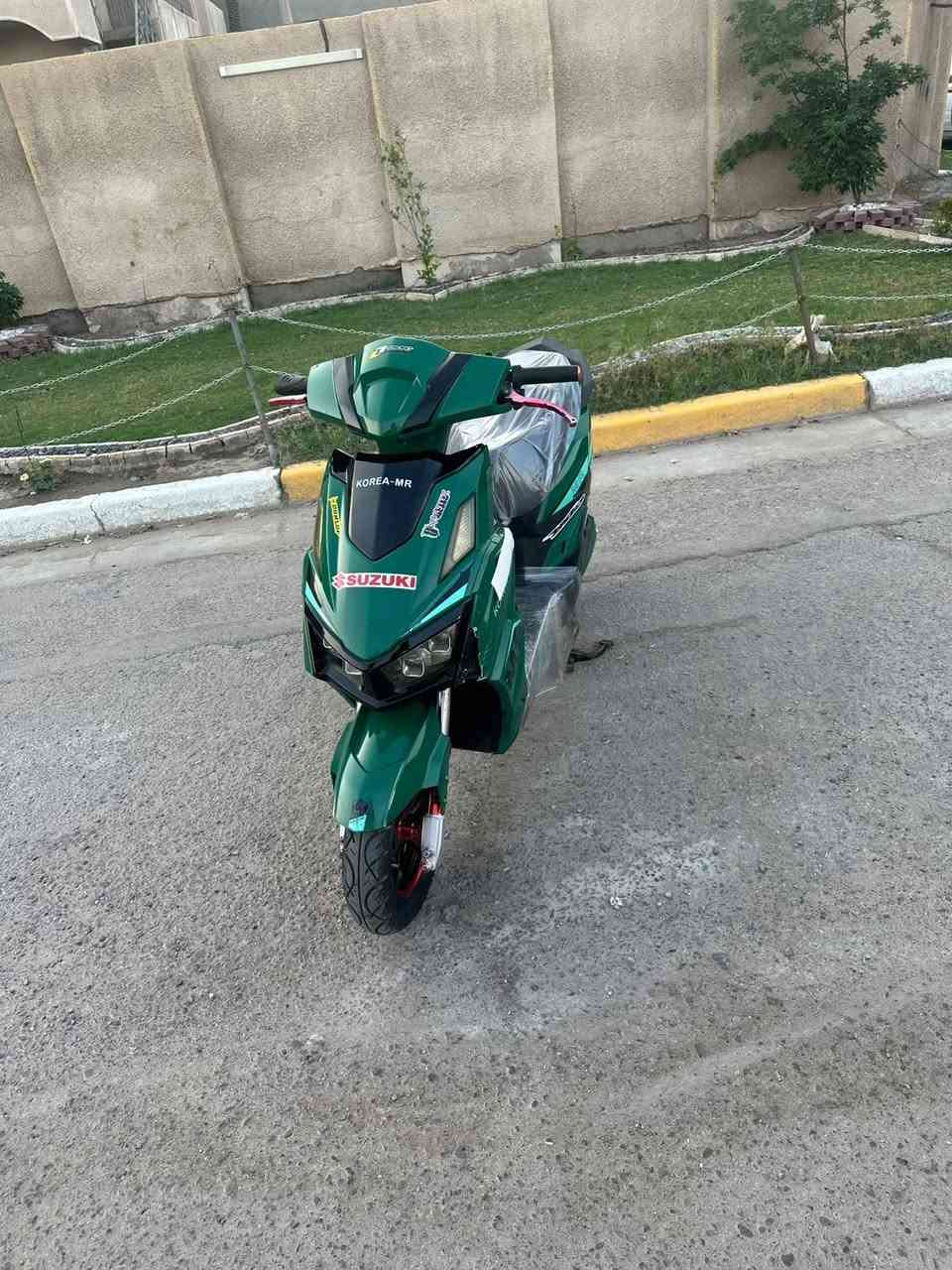 السلام عليكم دراجة شحن للبيع 

النوعيه سكنس ماتريكس 

موديل 26 الشكل الجديد 

6 بطاريات الاكبار ونلي جدد

ملف 2000 واط 

تشغيل عن بعد 

انذار ضد السرقه 

قفل استيرن 

منفذ يوبيءس 

نضام بارك p 

نضام Rرجوع للخلف 

نضام مثبت سرعه 

لايت عالي وناصي 

اشاير يمنه ويسرى 

دبل اشارة 

4 نمر سرعه حقيقي 60 

هورن 

حساسات بريك امامي وخلفي 

جوزة تفصل الناريه 

مكاني / بغداد / البلديات 

السعر 525 و بيها مجال بسيط جدا 

الاستفسار الرقم ***********
