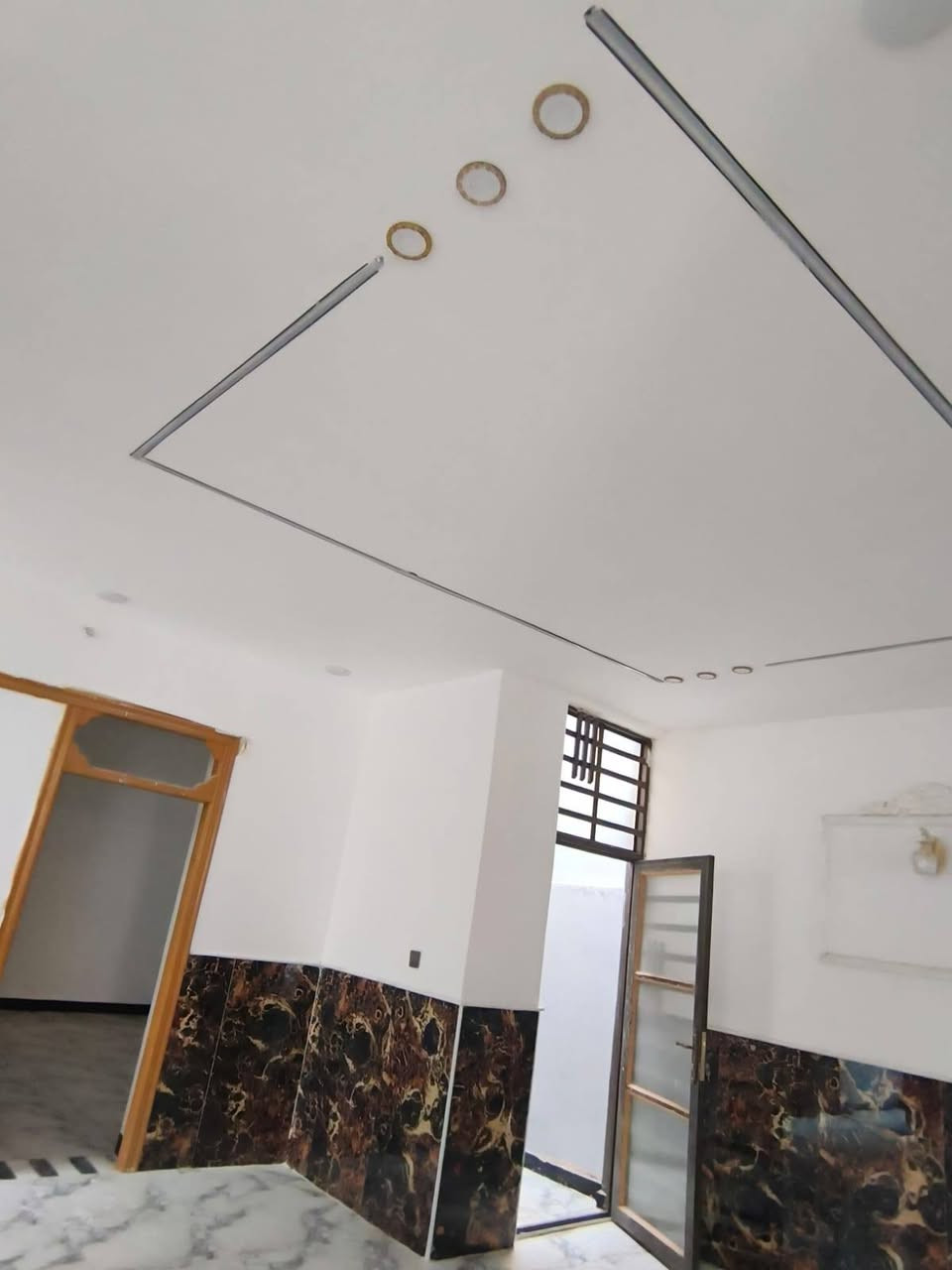 🏡دار للبيع🏡
المساحة: 150 متر مربع

✅ #طابو_زراعي_سند_25_أقرار_محكمه

السعر: 65 مليون  (مع المجال)

الموقع: النجف شارع الصب عمود 282 

مواصفات البناء:

غرفتين نوم وصاله ومطبخ واستقبال حمامات داخليه وخارجيه وكراج 

بناء مرتب (أساس + سقف كونكريت + طابوك)

أرضية بورسلين أبو الـ 60

الخدمات:#بعد_عن_سوق_100م

ماء كهرباء مدارس سوق تبليط مولد

للاستفسار اتصال

*********** او واتساب
