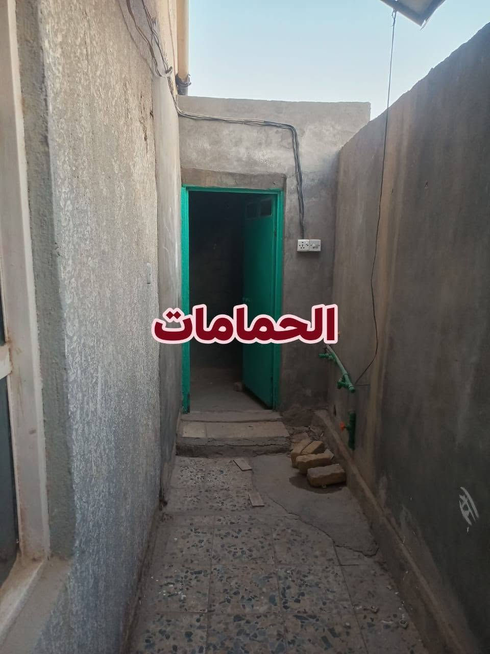 الدار للبيع 
مساحتها 65 متر 
يحتوي 
على مطبخ 
وصالة 
وصحيات 
وغرفة 5×4
البيت كامل عدا الارضيه 
وتخصم من سعر البيع 
لمعرفة السعر والتواصل
 ***********

