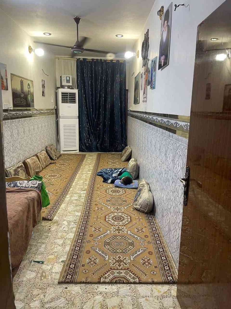 مكلف بل الانشر
السلام عليكم 
بيت طابو صرف للبيع المساحة ٨٠متر  الواقع الحال ١٢٠متر منطقة شهداء العبيدي الثالثة يحتوي على حمام ومرافق خارجية كراج ٥متر مدخلين ديوانية ٧.٥م×2.7م ممر صاله ومطبخ ٥.٥م ×3م حمام ومرافق صحية داخلية وغرفة نوم٤م×٣.٥ ترك خلفي متر على طول البيت الطابق الثاني غرفه نوم اثنين واحدة ٤.٥م×٤م وصالة كبيرة ٥.٥م×٤م وغرفة ٧.٥م×٤م بلكون متر  حمام ومرافق  الطابق الثالث حمام وبلكونة ٤م×٤م  سطحين مطبق اشتايكر الاستفسار لاتصال على رقم ***********

