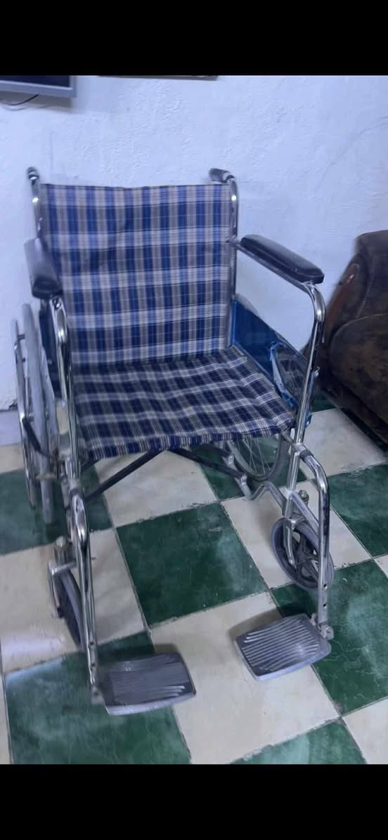للبيع
سرير طبي ٥ حركات كامل هوه دوشكه 

عربانه على شحن كهرباء 

عربانه عاديه دفع 

دوشك طبي مال تقرحات

مراسله على رقم واتساب 
 ***********

نص مكتوب في الصور:
- medical supplies