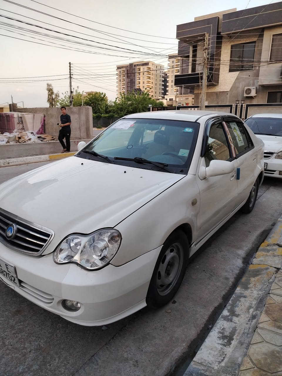 اني شرعيها سنويتها الى 2029
سياره جاهزه
كوبون بيها
سعرها 40 وبيها مجال قليل 
*********** بي واتساب هم
مكاني الموصل
