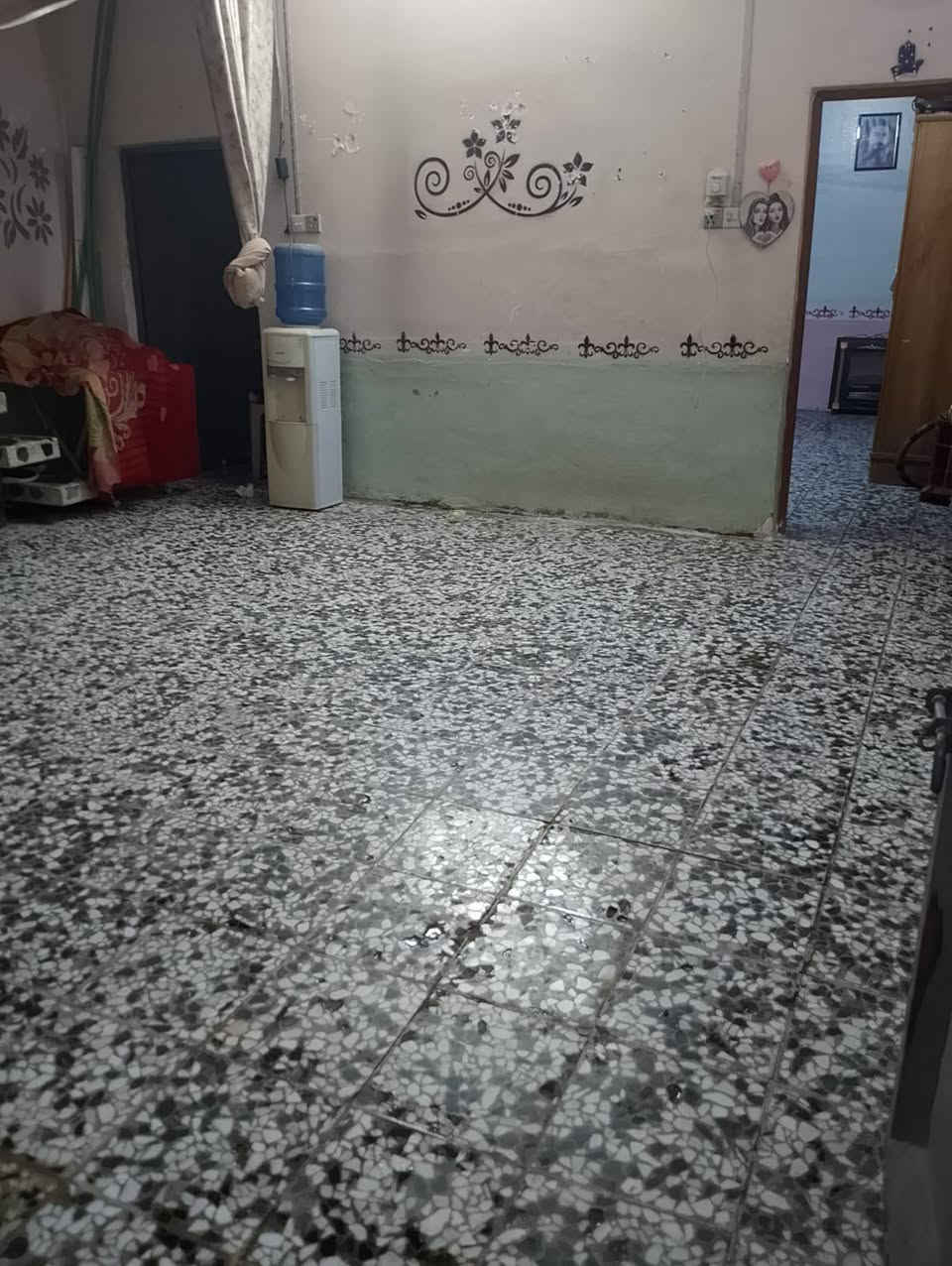 بيت للبيع المساحة 65 متر اساس كونكريت والسقف عگادة البناء بلوك البيت نظيف وجاهز للسكن يحتوي البيت على غرفة كبيرة وغرفة صغيرة وصالة ومطبخ ومنور وصحيات البيت طابو زراعي سند 25 قرار محكمة الموقع كوفة سهلة نهاية شارع هاني بن عروة السعر 20 مليون للأستفسار واتساب ***********
مكتب الموسوي للوسائط العقارية مستعدون لأستقبال عروضكم التجارية والزراعية والسكنية بيع وشراء رهان ايجار 
بيت للبيع المساحة 65 متر اساس كونكريت والسقف عگادة البناء بلوك البيت نظيف وجاهز للسكن يحتوي البيت على غرفة كبيرة وغرفة صغيرة وصالة ومطبخ ومنور وصحيات البيت طابو زراعي سند 25 قرار محكمة الموقع كوفة سهلة نهاية شارع هاني بن عروة السعر 20 مليون للأستفسار واتساب ***********
