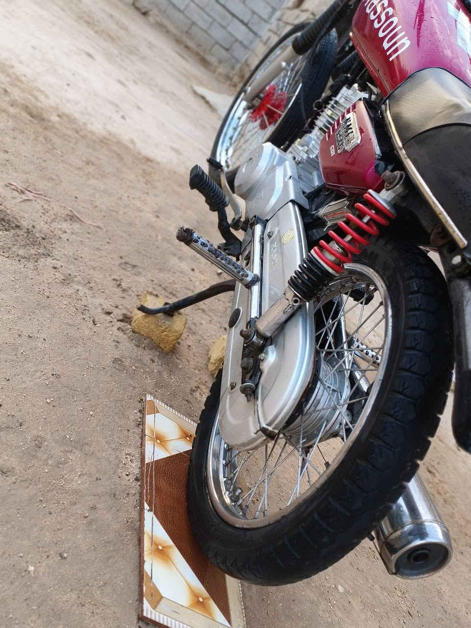 نامه شلامجه محرك ٢٤مبدل بستم ولتعميره٢٥ محرك مكفول وشاصي مكفول كلك كلك كلك بدون اوراق سعررر ٥٠٠وبيه مجال *********** المكان الهلال
