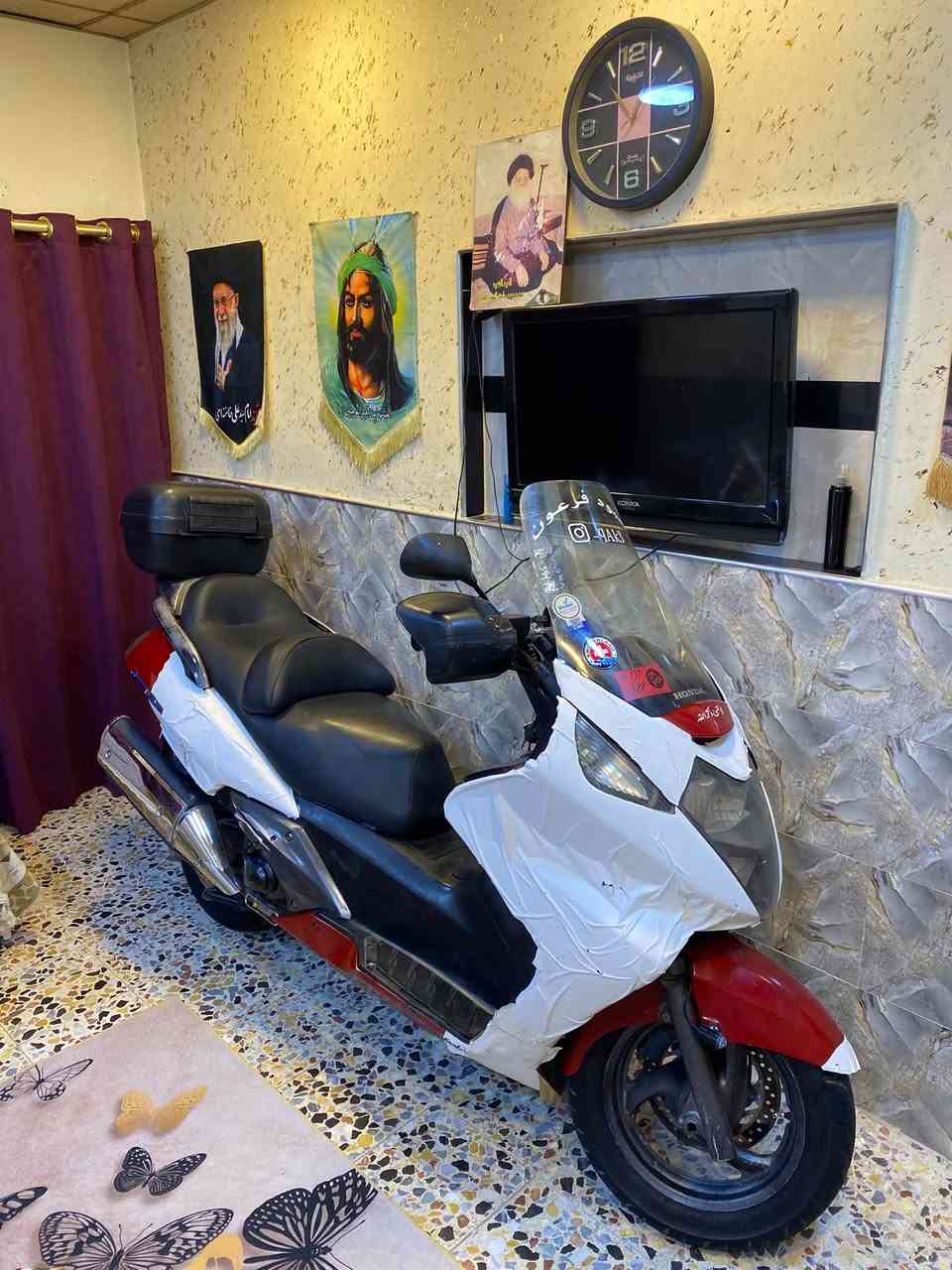 سلفر ونج 400 cc
دراجه مكفوله من التاير للتاير 
ما ناقصهة اي شي 
مكينه عله وضع الشركه 
كهربائيات كلهة شغاله 
تايرات جدد دبلات جدد
اوفر مود 
دشبول نفخ 
شلعه ومعدل 🔴 عل استاند 200 وبل شارع 170 
ترايك لسلمانيه 
دراجه فقط مصبوغه جماليه نضافه الكفر 70‎%‎ 
السعر شراي خابرني وتدلل 
مكان بغداد الشعب 
هـ ***********

