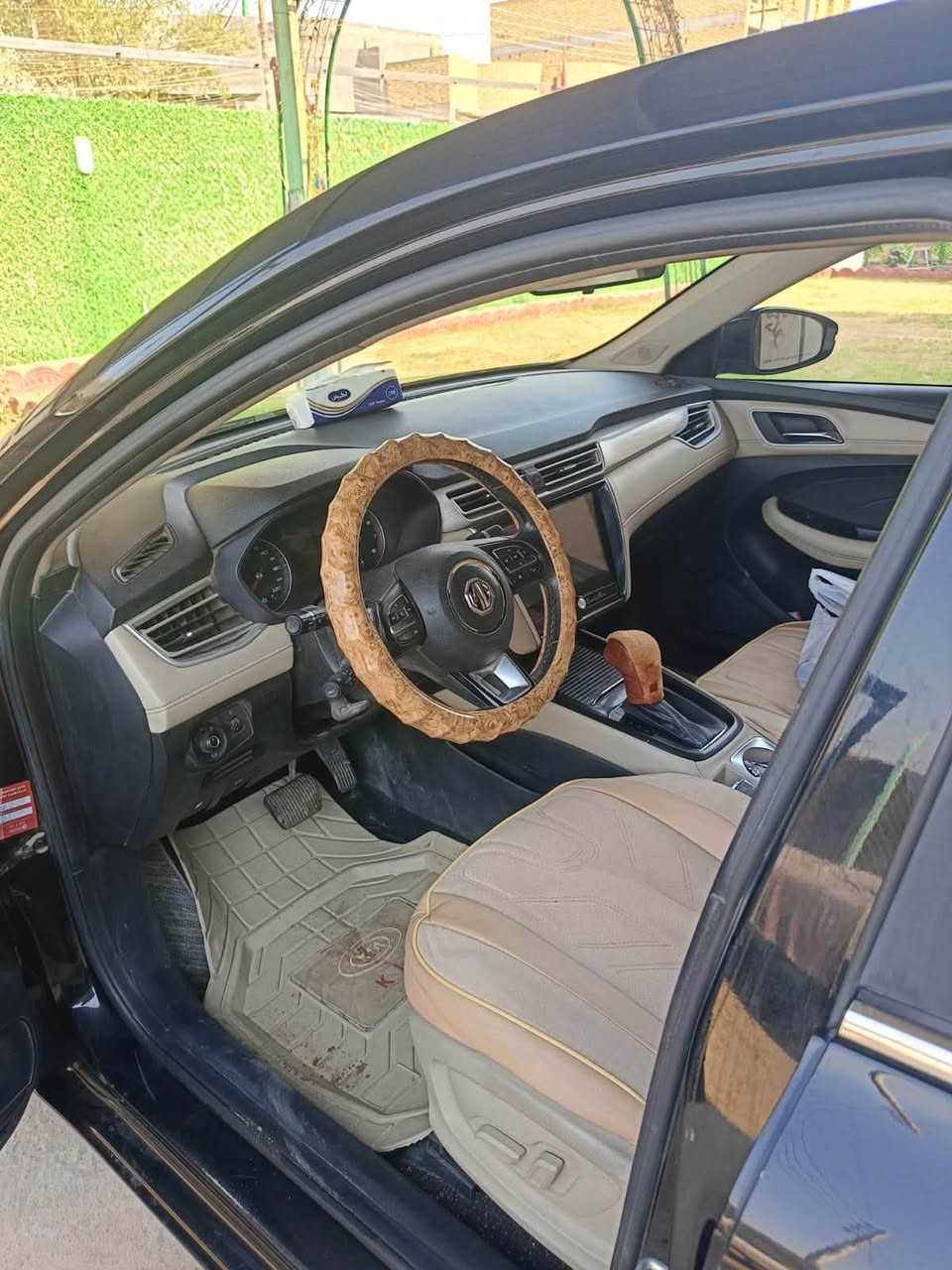 MG موديل 2022
فول مواصفات بصمه فتحه شاشه كبيره تحكم اربع جهات بصمة بيبان تبريد تدفئه حداديه قبل اقل الشهر مشتغلها تخم تاير جاهزه للاخير معوقين مثنى السياره كفاله عامه بيها بارد بسيط كلش يم قبق البانزين الباقي مكفول سياره عله ايدي ما متعوبه ابد 

السعر ١٠٠ وبيها مجال بسيط كلش

مكان السياره ذي قار الغراف ***********
