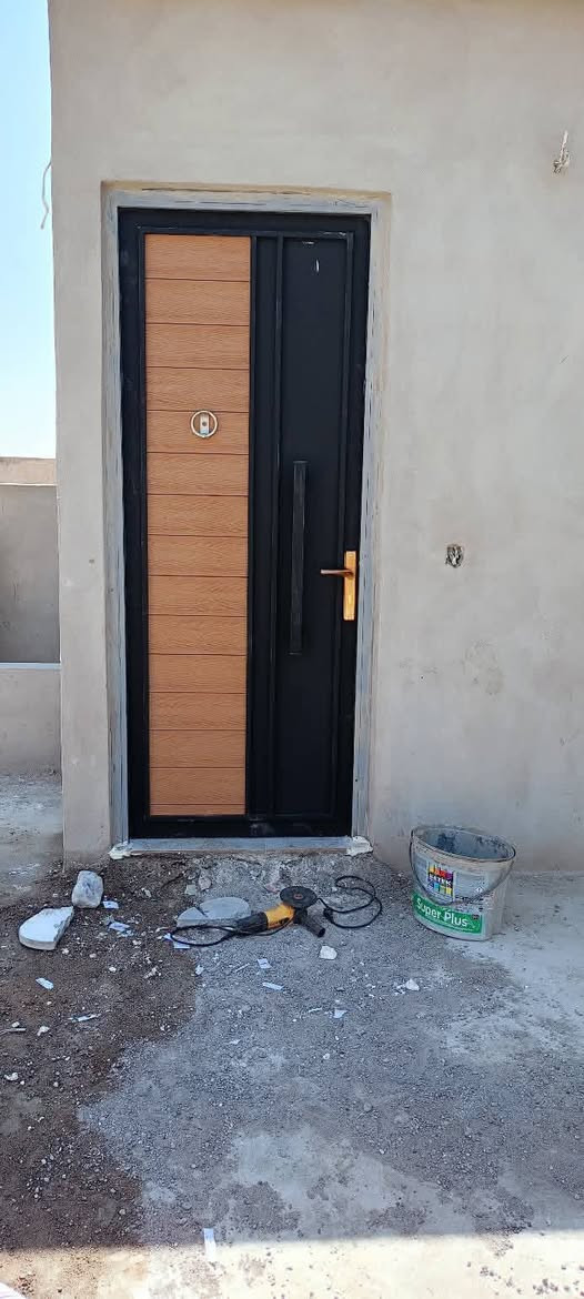 سلام عليكم بعد سلام هاذا جزء من اعمالنا اتمنا لايك لل منشور حداد ابو يوسف لعمل الابواب وقمريات وجمعي انوع لحيم كادر مختص لل تنقل ولحيم خاجر كراج لل تواصل 
*********** بي واتساب
