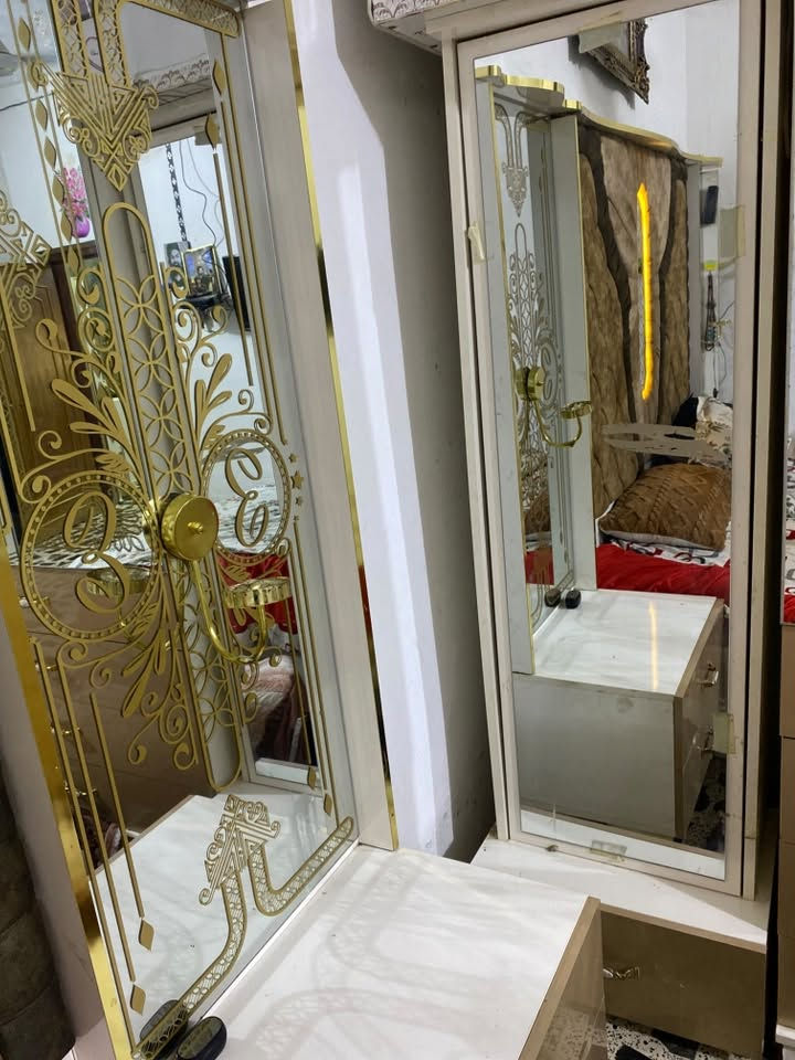 غرفه تركيه اصلي ثقيل استعمال قليل مكفوله سعر مليون او ٢٥٠ او بيها مجال
***********
