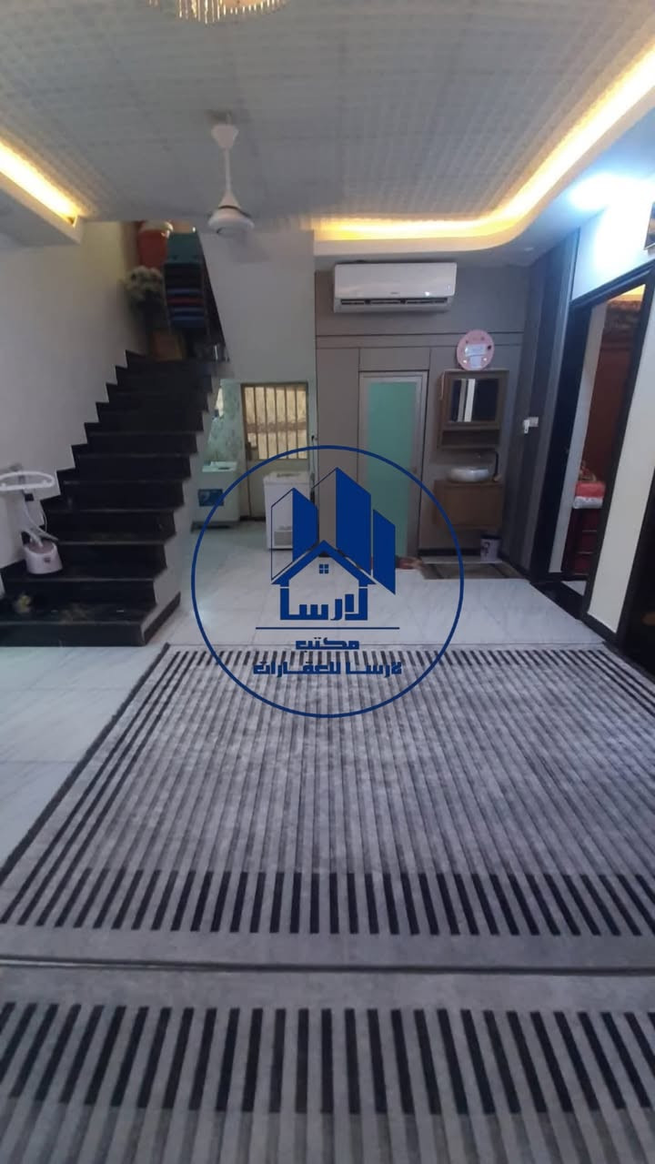 ╔═══ ❖ بِسْمِ اللهِ الرَّحْمٰنِ الرَّحِيمِ ❖ ═══╗

🏡✨ إعـــلان رقم (334) ✨🏡

🌟 فُرصة سكنية مميزة للبيع 🌟
في حي الشهداء الأول

┏━━━━━━━━━━━━━━━┓
🏠 بيت بمساحة 200 متر
✨ بناء حديث ونظيف
🏡 طابق واحد
┗━━━━━━━━━━━━━━━┛

🔹 يتكوّن من:
🛏️ غرفتين
🛋️ صالة واسعة
🌿 براني
🍽️ مطبخ
🚿 صحيات

💎 بيت مرتب وجاهز للسكن
💎 تصميم عملي ومساحة مناسبة
💎 فرصة تستحق المشاهدة

━━━━━━━━━━━━━━━━━━

📍 لمعرفة السعر وبقية التفاصيل
📌 تفضلوا بزيارة مكتبنا في:

🏢 حي الصدر – فلكة الساعة

📞 للاستفسار والتواصل:
☎️ ***********
☎️ ***********

━━━━━━━━━━━━━━━━━━

✨ لا تفوّت الفرصة… ربما يكون هذا البيت هو منزلك القادم! ✨

🏆 مكتب لارسا للعقارات
ثقتكم… عنوان نجاحنا 🏆

╚═══ ❖ نرحب بكم ونسعد بخدمتكم ❖ ═══╝
