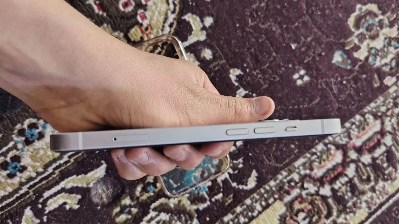 السلام عليكم ايفون ١٣عادي جهاز كلش نضيف مستبدل شاشة اصليه تقره مستعمله فيس ايدي شغال البطاريه اصليه ٨٢ وكلشي شغل تجي تاخذه وين متريد فحصه 
سعره ٣٥٠ مكاني بغداد البلديات ***********
