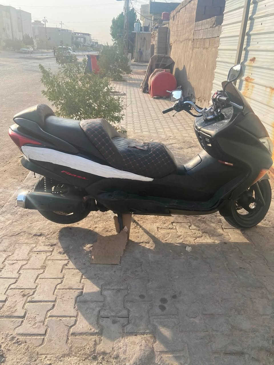 السلام عليكم فورزا 0.8عميه بلاد للبيع او مراوس حسب القناعه
فورزا 0.8 دراجه حلوه وجاهزه كلش للأخير مكينه مفتوحه مره وحده كلشي جديد فيت بم جويتر تايرات دراجه ماناقصها ايشي غير الواقيه الوره شدها ودير سلف وين متريد مكاني بصره مكاني بصره قضاء شط العرب التنومه ماعندي توصيل تجي وتفحص وتجيك براحتك السعر 750للاستفسار ***********مامتواجد بالفيس
