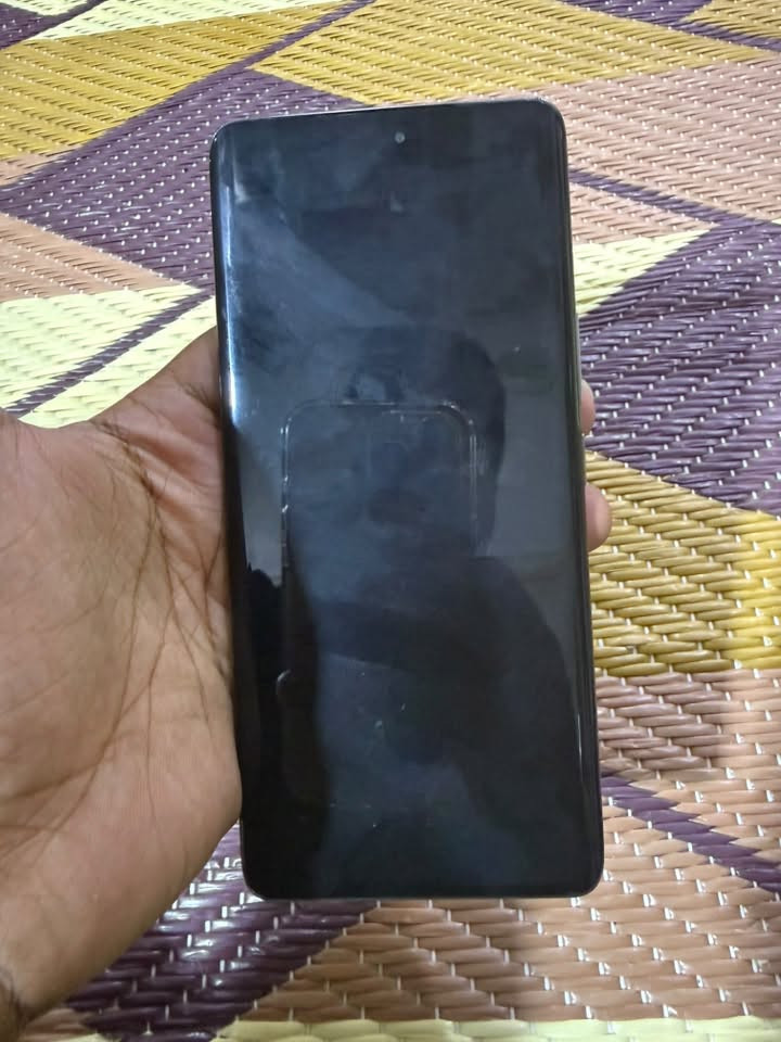 هونر x9c نضيف مابدل بيه شي آخر جديد فقط وياه شاحنه ذكره ٢٥٦ عشوائي ١٢ السعر ٣٢٥وبيه مجال لشراي عنوان النجف مراسله رقم ***********
