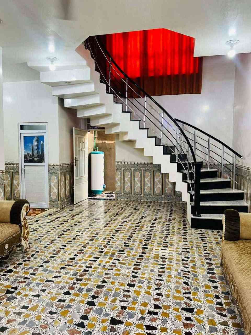 السلام عليكم بيت للبيع مساحه ربع دونم زراعي جاهز من كلشي طابقين الطابق الاول يحتوي على استقبال مع كلدور مع هول مع صالة مع غرفة مع حمام مع مطبخين داخلي وخارجي مع الصحيات الداخلية والخارجية والطابق الثاني يحتوي على غرفتين نوم مع صالة كبيره الخدمات خط مولد مع المجاري خارجية مع نت مجاني مفتوح للاستفسار الاتصال على الرقم *********** ابو طيبه
