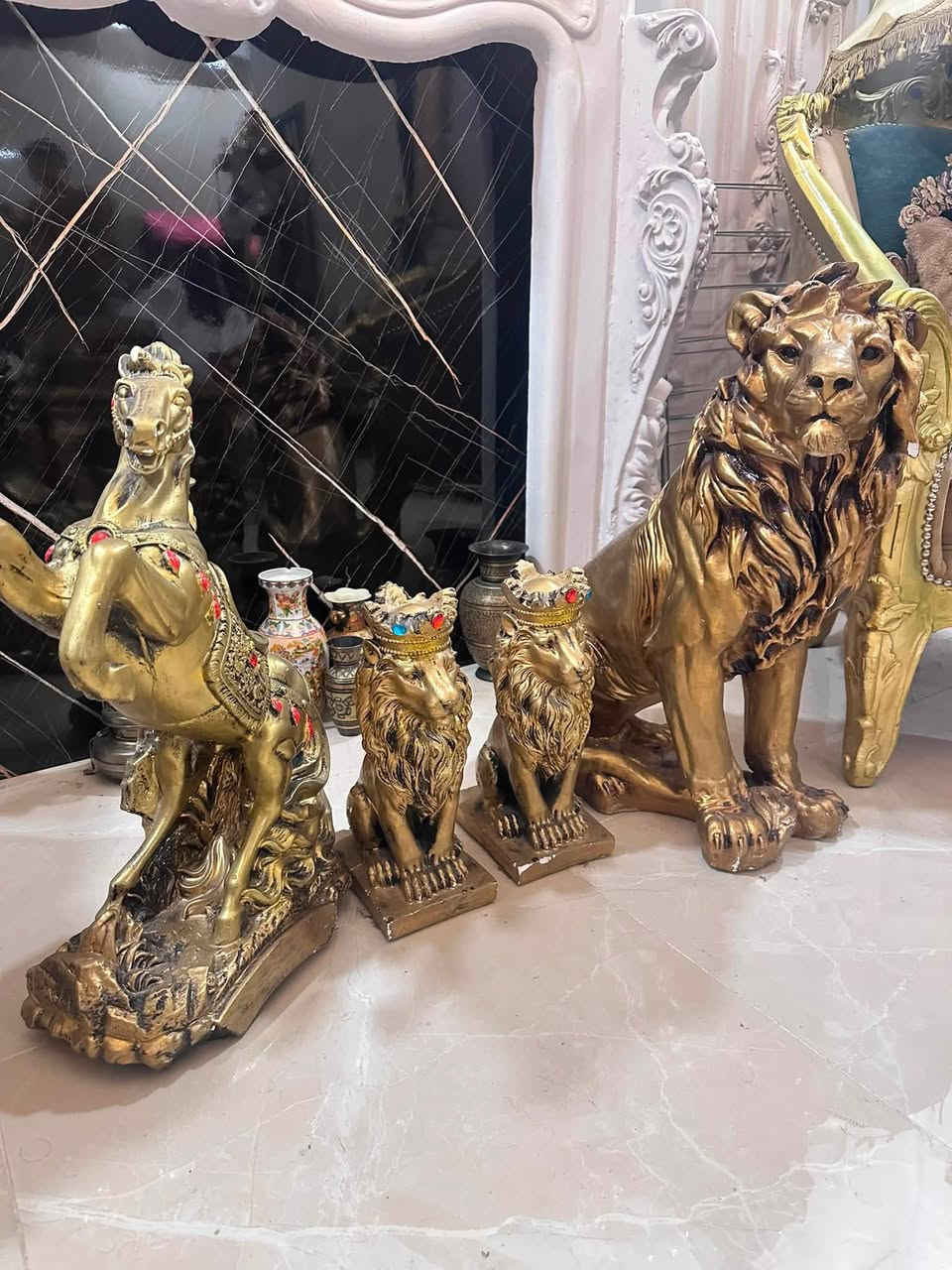 للبيع تحفيات لون ذهبي
مبيهم اي ضرر
لوحة كبيرة ايضاً للبيع

للشراي فقط تواصل ⬅️ ***********

بغداد/المنصور …
