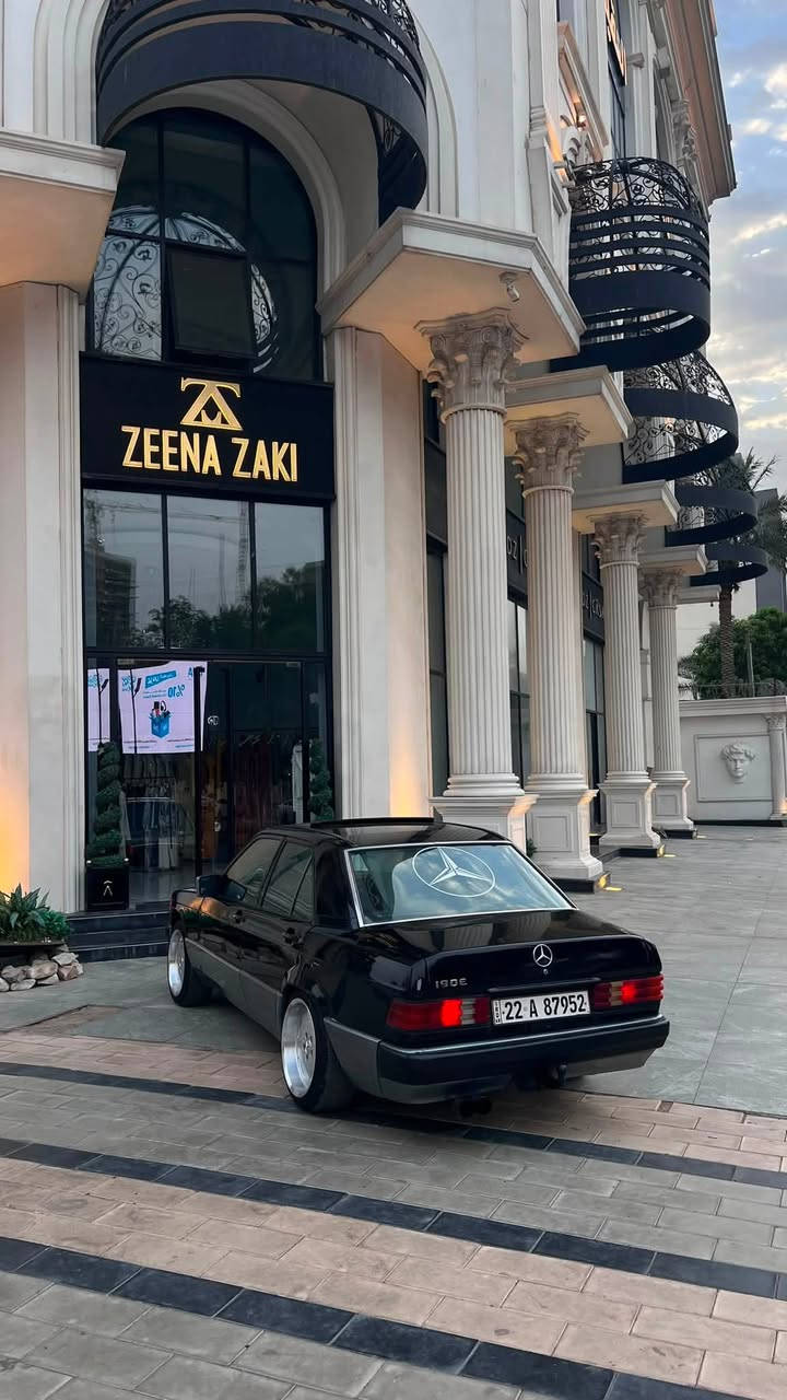 مارسدس 190e مكينة غواصه v6 
كير عاديي
تبريد ثلج
ويل amg نظيف  شفة عريضه
جاملغات منفخه
بصمه وكهربائياتها شغاله 
صدر نظيف عوزها بس دبلات خلفيه
  ***********السعر 63 وبيها مجال
