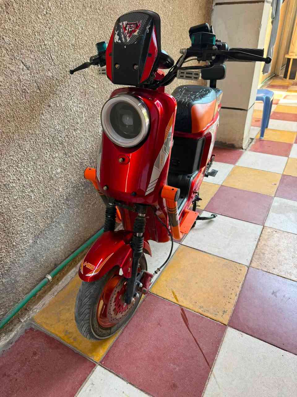 دراجه نوع H900  جديده كلش استعمال قليل بعدها ع وضع الشركه للاستفسار *********** مكاني حله
