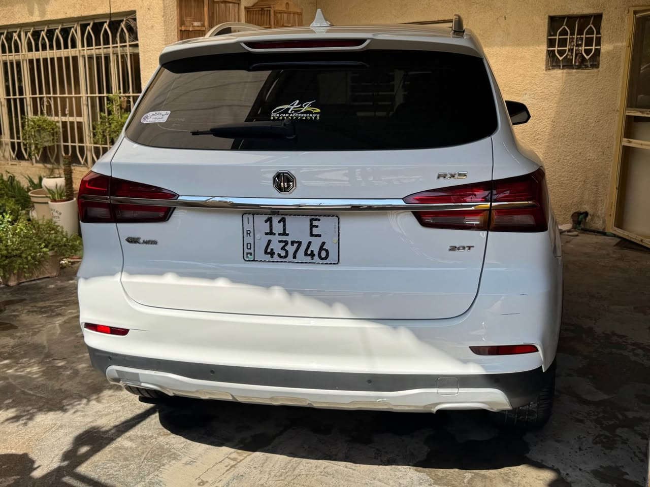 السلام عليكم ورحمه الله وبركاته MG RX5 مكينه 1500 تيربو موديل 2023 ماشيه 66 ألف تجي نص مواصفات بصمه دخول وتشغيل سايد بريك بصمه كشنات مخمل داخله كلش جديد على وضع الشركه كامره خلفيه دواره حساس خلفي اوتو هولد كروس مثبت سرعه تبريد قطعتين عدة الطوارء مالتها وياها جديده على وضعها السياره كفاله عامه من كل النواحي بيها كم رصعه خفيفه السياره جديده كلش وبالشوف احلا من الصور بسمي رقم بغداد انكليزي بعدها على ضمان الشركه ومستمر وياهم بكل صيانتها الدوريه السياره بدون اي نواقص 
سعرها 18 مليون و 500 الف الخاص مفتوح وهذا رقمي *********** بغداد, العراق

