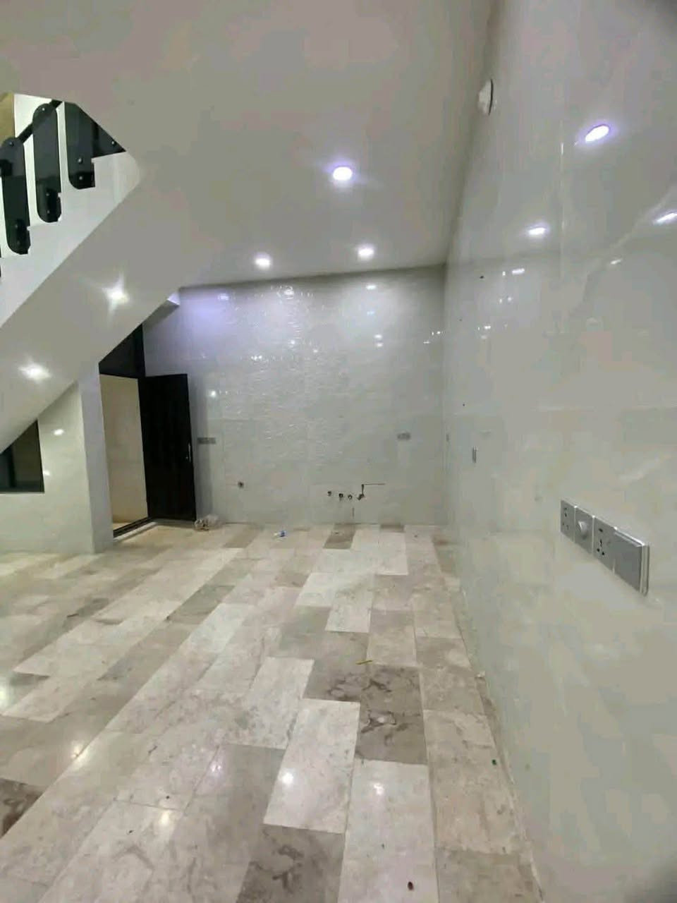 الدورة البوعيثة • ١٥٠م • ٥ غرف
