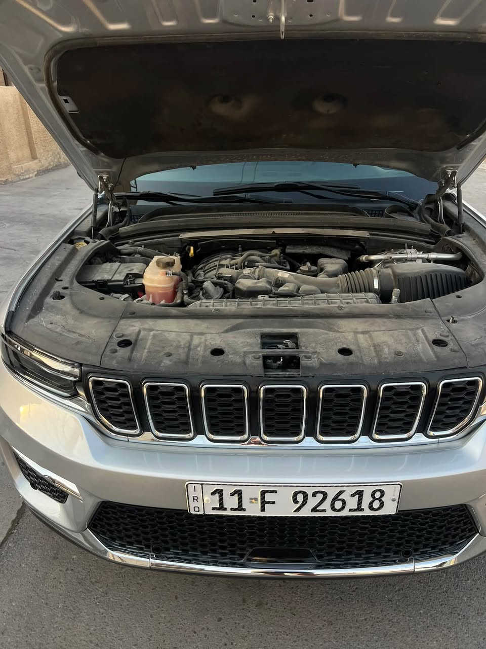 جيب ليمتد jeep limited
موديل ٢٠٢٤
فول ١/١ 
عدة فتحة سقف
ماشيه 5الف  زيرو 
المواصفات :
* رادار امامي مع مانع تصادم . 
* تحذير الخروج عن المسار . 
* تحذير النقطة عمياء  .
* نظام تحذير عند التقاطعات. 
* شاحن موبايل وايرلس.
* 
* كاميرا خلفية. 
*شاشة كبيرة 10.1 أنج
* المصابيح الأمامية زنون .

* دخول ذكي. 
* تشغيل عن بعد .
* الصندوق الخلفيي كهربائي .
كراسي كهرباء
 
* المقاعد الأمامية تدفئة .
* حساسات خلفية . 
*
* تبريد خلفي . 
* تدفئة مقود القيادة . 
* مانع تصادم خلفي .
تخم تاير جديد
صدر جديد
كير مكينة كفالة
حادث سيارة جاملغ وبنيد  (قطعتين صبغ ) باقي كفالة وعلى فحص
بداية الشاصي  جهة السايق فقط 

رقم بغداد جديد  وبسمي
مكان السيارة  بغداد /السيدية

***********

