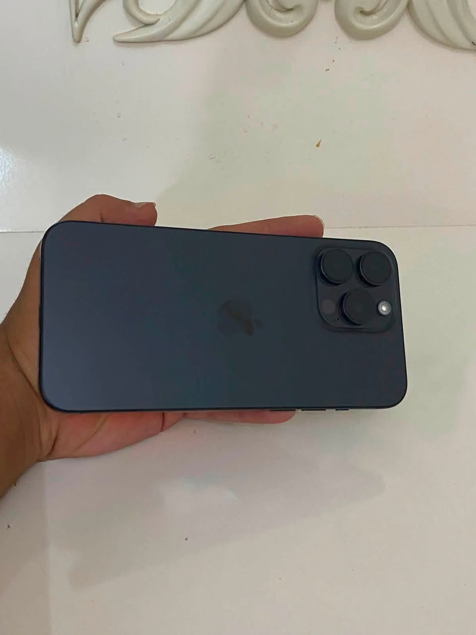 للبيع او مراوس مع ايفون ١٣ برو ماكس حصراً
ايفون 15 برو ماكس لون اسود 
بطارية ٨٨ دورات الشحن ٧٨٣ 
ذاكرة ٢٥٦ الجهاز دبل سيم كارت
كامل الملحقات مع وصل الشراء 
الجهاز نظيف ممبدل بي اي قطعة 
و الكسر صاير فقط بالشاشة الخارجية 
للاستفسار المراسلة واتساب 
***********
