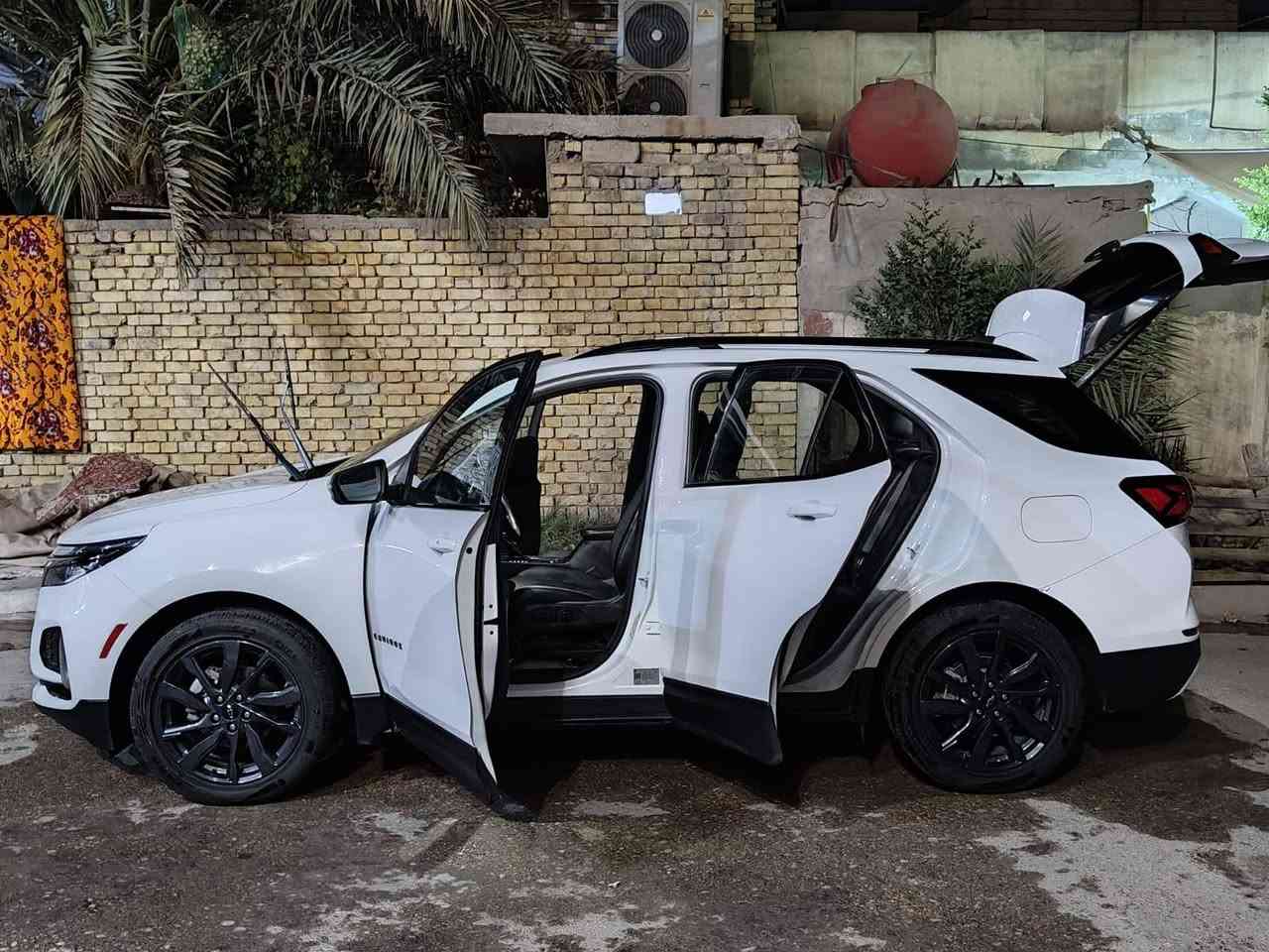 سياره كوينس وارد أمريكي Rs فول ماعدا الفتحه وبئسمي  حادث بسيط السعر خاص موديل ٢٣ 
***********
