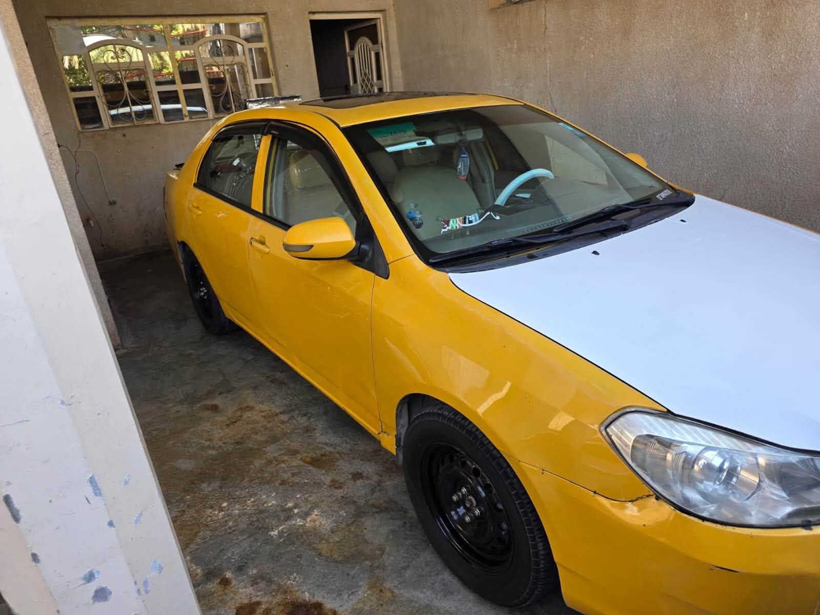 سلام عليكم
بي واي دي g3

موديل ٢٠١٣ سيارة جديدة بمعنى الكلمة بيهه فقط جاملغ 

صفحة سائق تبديل بدون دواخل . السيارة عليهه ادامة كاملة 

من جميع النواحي تخم تاير صدر امامي خلفي كلهه جديد 

تدفئة تبريد كير محرك كلهه بشرط برغي ماناقصة السيارة 

تاخذهه تطلع بيهه كبل للشغل 

السيارة بسمي تحويل ثاني يوم سنوية جديدة هيئة ونقابة كلهه 
مصفر

السيارة شاشة +كامرة +فتحة سقف +بصمة +اشاير مرئي+
وبعد بيهه مواصفات مثل ماموضح بلصور 

السعر٥٨ وبي مجال بسيط 

مكان سيارة ديالى خانقين وللاستفسار

‏***********

نص مكتوب في الصور:
- ***********
