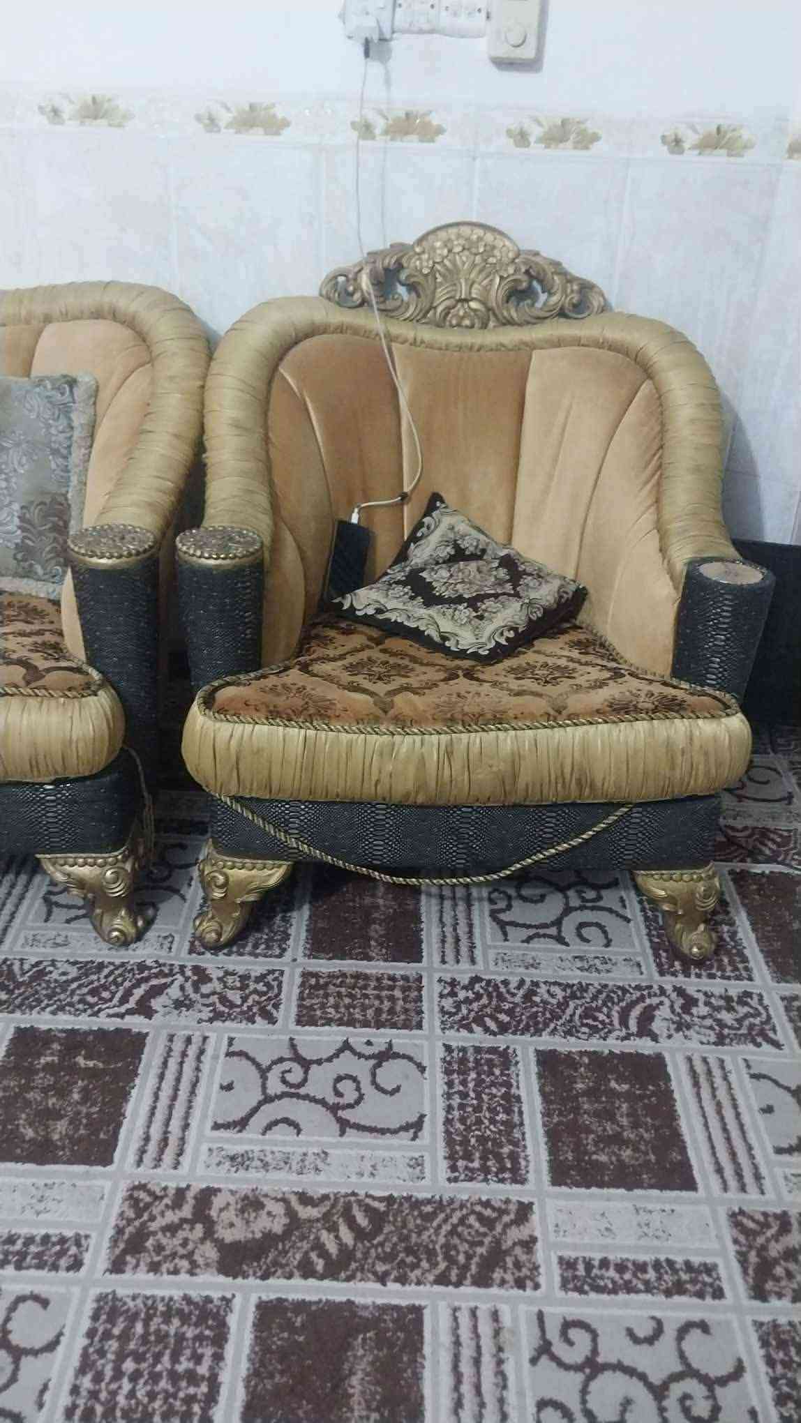 التخم الاصفر ب١٥٠ / ٥ مقاعد
التخم الابيض ٢٠٠ / ١٠ مقاعد
نوعهن صاج قوي جدا / طويريج ابو جوعانه 
اتصال او واتساب ***********
