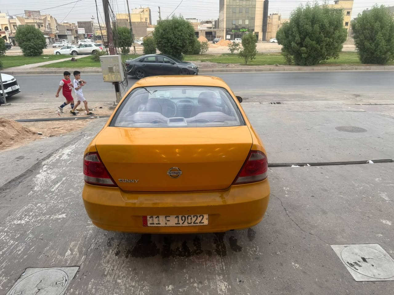 سني • تاكسي • ابيض