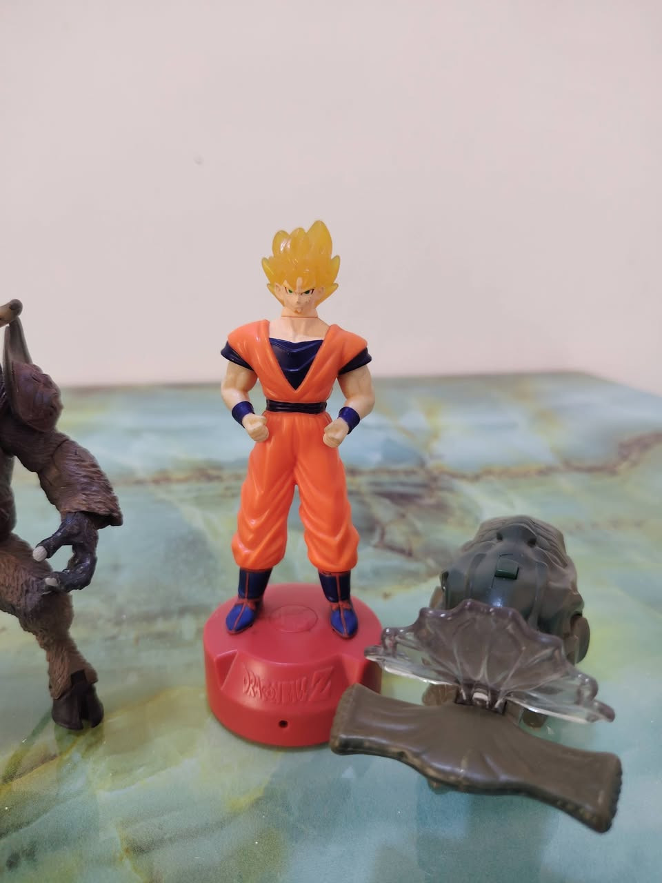 سبايدر مان الاصلي من شركة Toy Biz
الطول 42 سم
الوزن ثقيل. اصلي
مفاصل. سوبر بوزابل كل مفاصل الجسم تتحرك حتئ الاصابع
مع مجسمات 4
يوجد توصيل
***********
