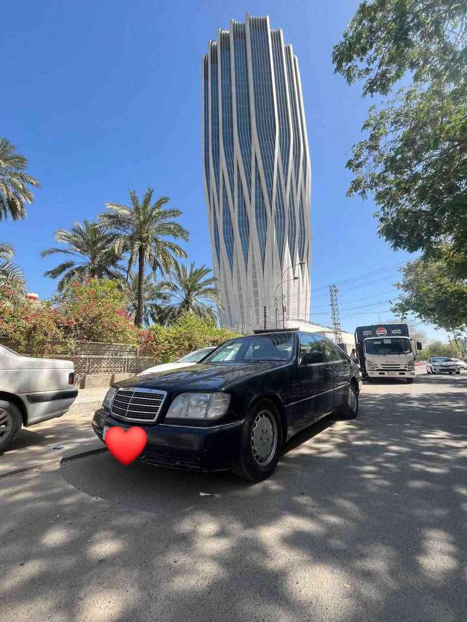 مرسيدس شبح موديل ٩٢ كلشي شغال
محرك تابوت بلاد  (المرغوب)
كير ومكينه كفالة عامة 
كل الكهربائيات شغالة 
مري 
تحكم مقاعد 
كراسي تدفئة وتبريد 
شاشة 
سنتر لوك شغال معروفه بعد مواصفات الشبح
السيارة تحويل مباشر 
متوفر واتساب وماسنجر 
*********** بغداد, العراق
