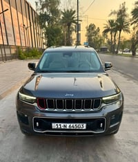 ￼جيب كراند شيروكي اوفر لاند 2021  7 راكب   الموديل: 2021  العداد:40 مي...