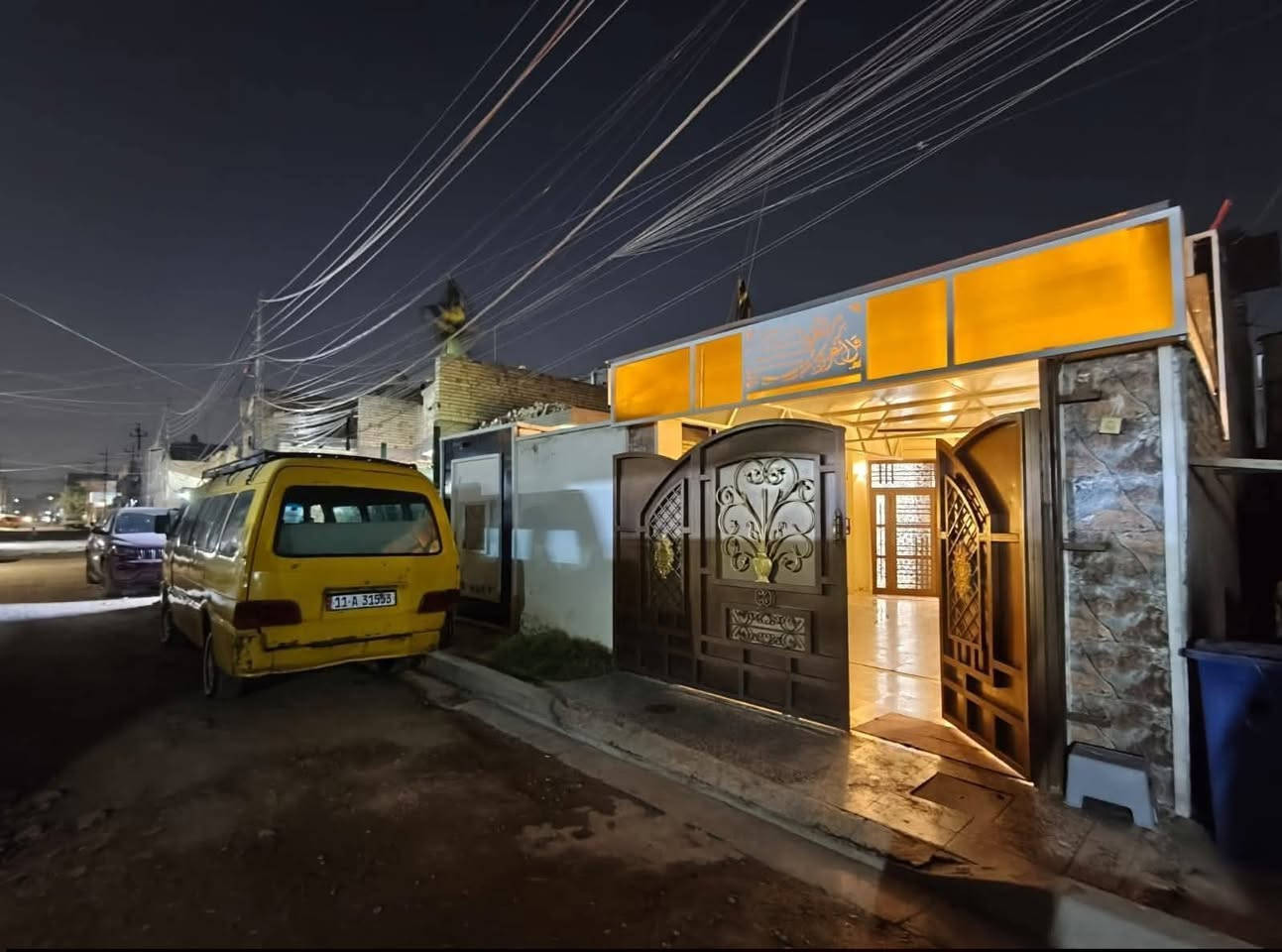 سلام عليكم توفر عندي بيت🏠 مساحه 200متر طابق واحد ✔️بيت جاهز بناء حديث --جبها 8 --نزال 25-- زراعي مكاتبه فقط ✍🏻 سند 117 بغداد البلديات منطقه حي الامير ✔️الضباط خلف الصحفيين قرب مدرسه زين القوس منطقه حي ✔️الامير المنطقه كامله خدمات تبليط ماي مجاري كهرباء الاستفسار اكثر ✔️***********سعر خاص رد ماسنجر وتساب  حسن ✔️للعقار
