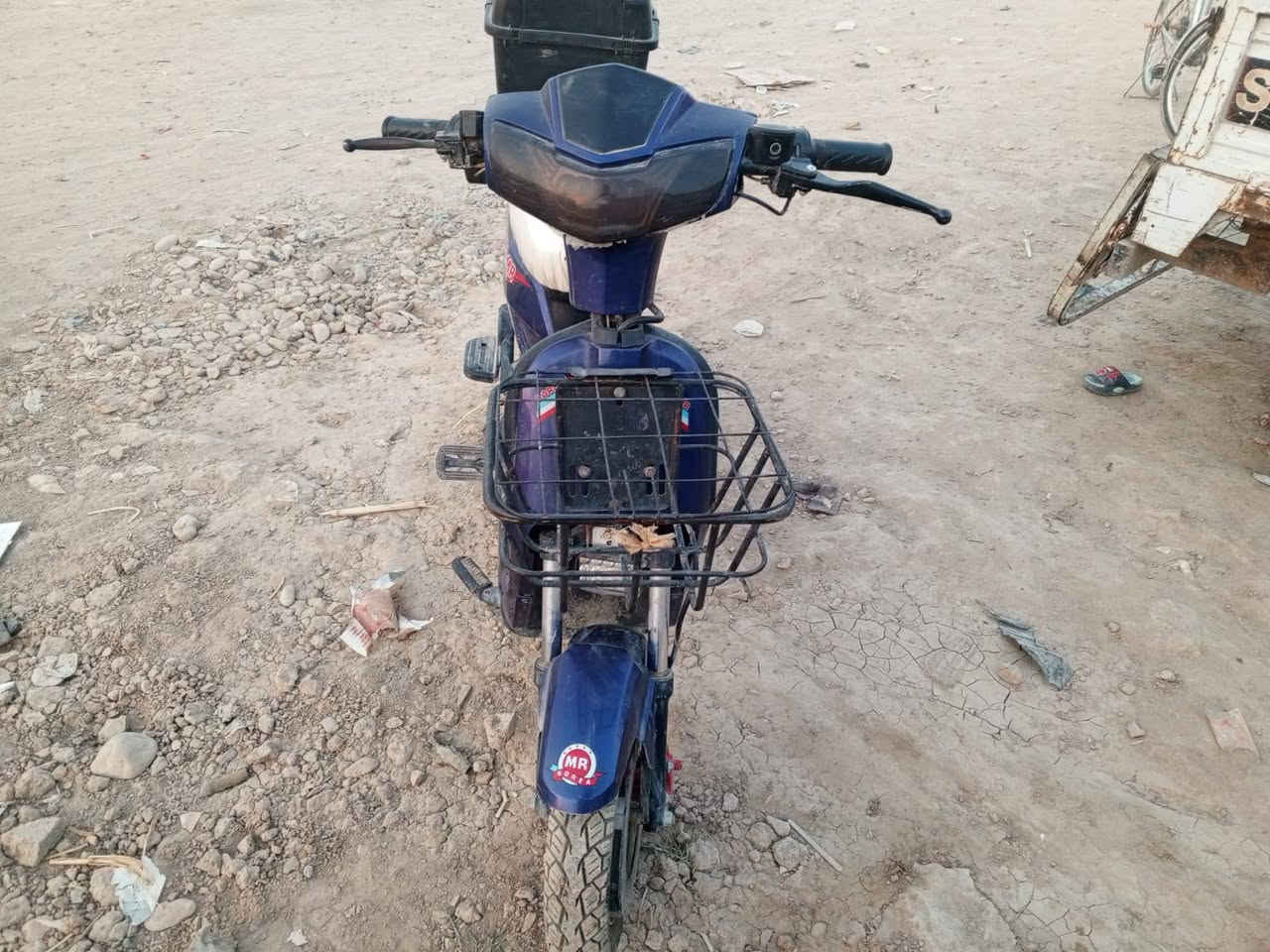 السلام عليكم ماطور شحن للبيع مكلف بل نشر سعر 250 وبيه مجال  الطبين الاتصال
***********
