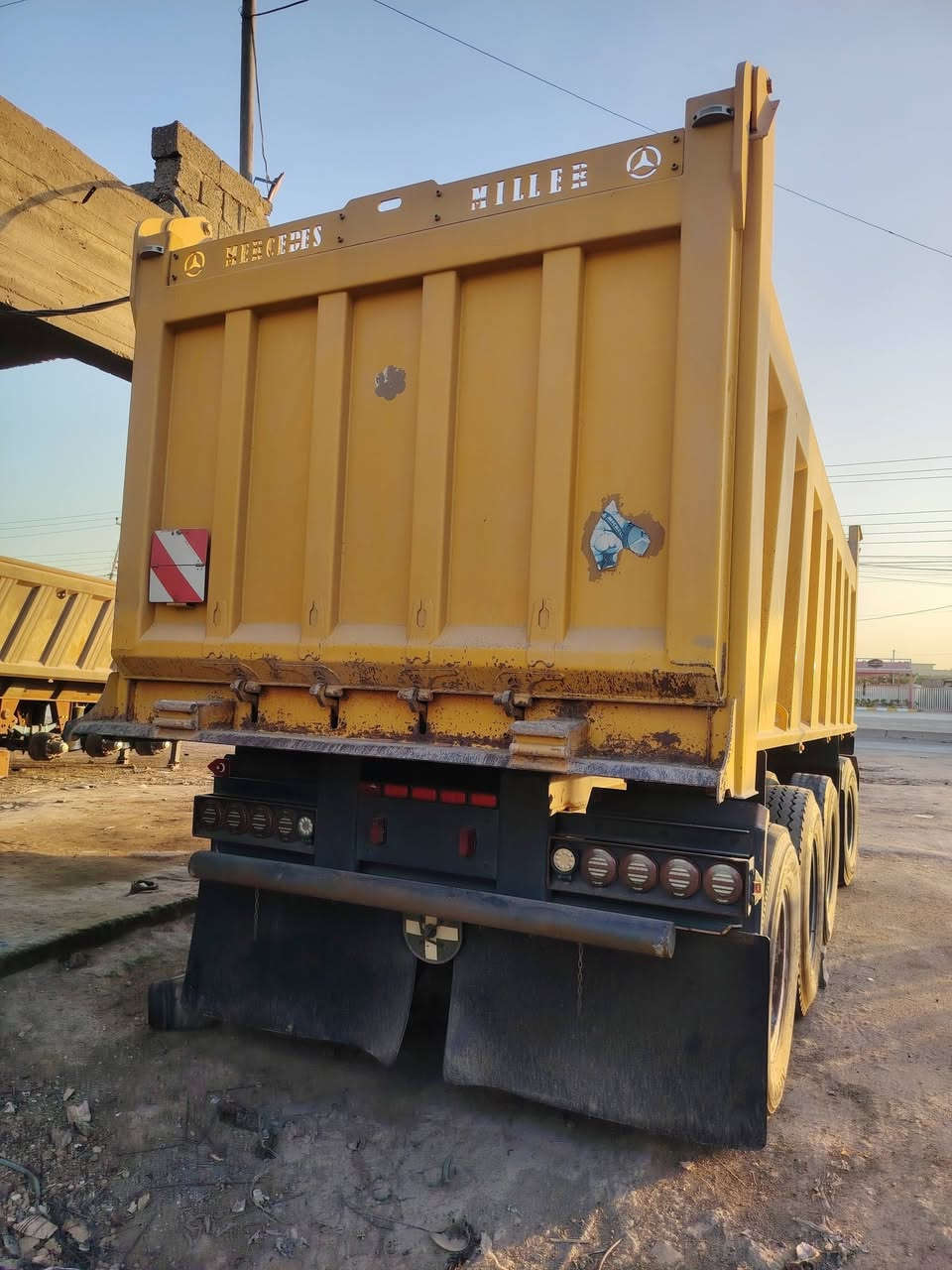 امقطورة للبيع طول 7وربع ارتفاع140 شاصي 16 حدادة انوار النجف مقطورة طوناجية العنوان السياحي الرقم ***********

