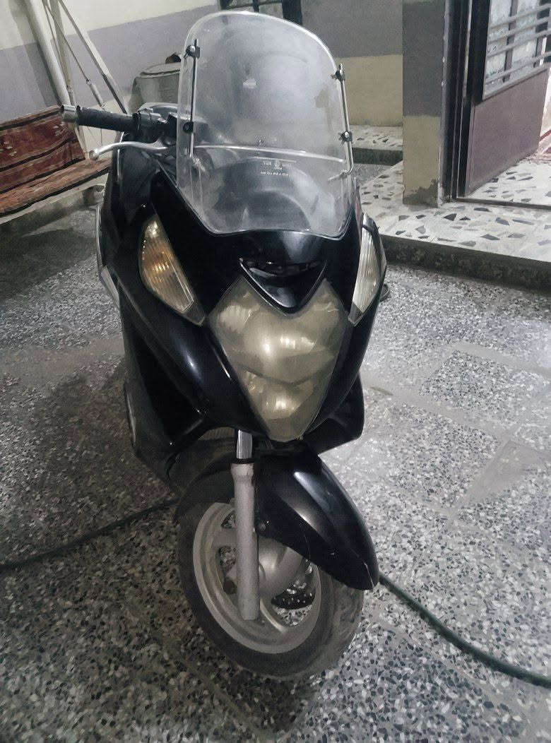 سلفرونج ٤٠٠دراجه حلوه بس بيه خيط تبخير سعر ٩٠٠وبيه مجال متواجد على لفيسبك دراجه تشتغل ***********
