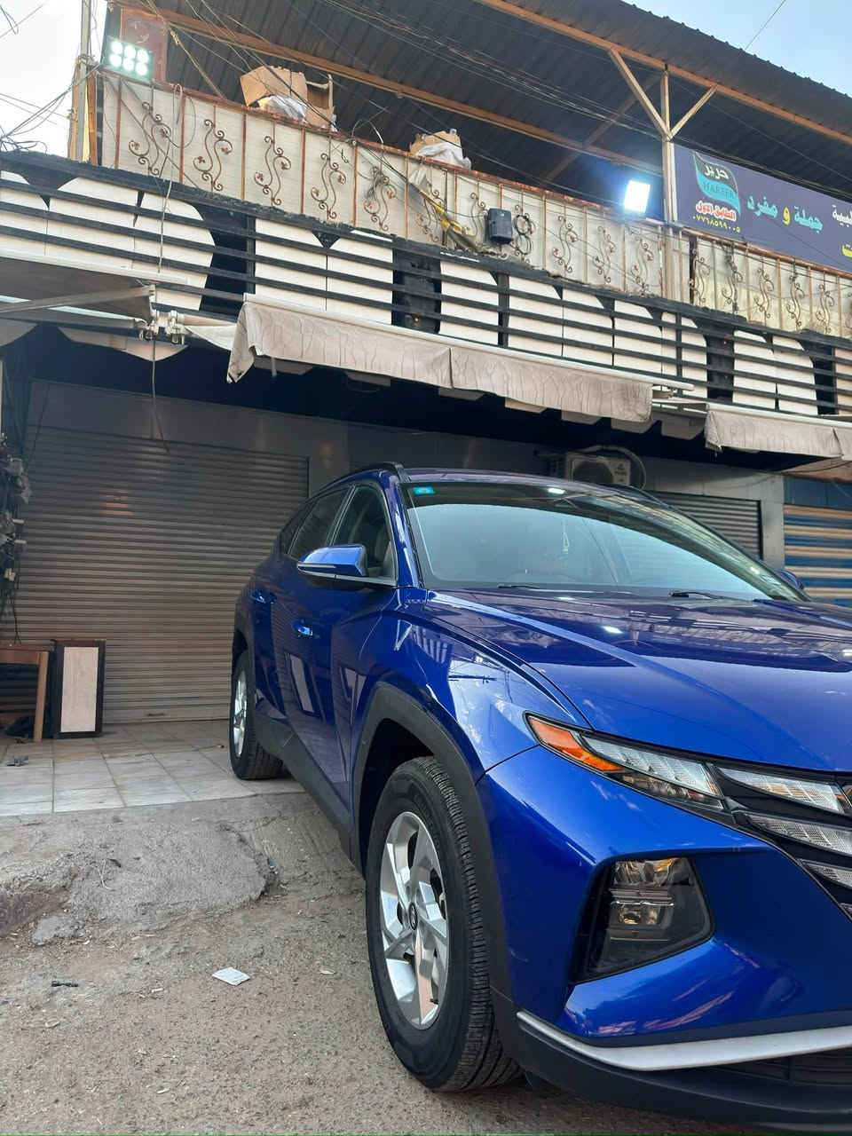 🚘 هيونداي توسان SEL HTRAC AWD موديل 2023 🇺🇸
✨ كلين تايتل (Clean Title)
📄 تقرير المزاد: مياه أمطار واصلة للدوسة فقط.
✅ السيارة دخلت العراق وتم استخدامها بشكل طبيعي.
✅ الموجود حالياً فقط رصعات وشخوط استخدام داخل العراق.

⚙️ المواصفات:
🔹 الممشى 60000km
🔹 فئة SEL HTRAC AWD
🔹 محرك 2.5 لتر (4 سلندر)
🔹 قير أوتوماتيك 8 سرعات
🔹 دفع رباعي ذكي HTRAC (AWD)
🔹 تشغيل بصمة عن بعد+ فتح الأبواب باللمس
🔹 كرسي السائق كهربائي
🔹 باب خلفي كهربائي
🔹 شحن لاسلكي
🔹 تدفئة للمقاعد الأمامية
🔹 مقاعد قماش وكالة
🔹 شاشة وسطية
🔹 Apple CarPlay & Android Auto
🔹 كاميرا خلفية
🔹 مثبت سرعة
🔹 Auto Hold
🔹 Auto Stop & Go
🔹 أوضاع القيادة: Normal | Smart | Sport | Snow
🔹 رادار مانع التصادم الأمامي
🔹 رادار مانع التصادم الخلفي
🔹 نظام المحافظة على المسار (Lane Keep Assist)
🔹 نظام تتبع المسار (Lane Following Assist)
🔹 قيادة شبه ذاتية (Highway Driving Assist)
🔹 تنبيه النقطة العمياء
🔹 تنبيه حركة المرور الخلفية
🔹 نظام الثبات الإلكتروني (ESC)
🔹 مانع انزلاق (Traction Control)
🔹 حساسات ضغط الإطارات (TPMS)
🔹 جنوط ألمنيوم
🔹 تكييف أوتوماتيك

📄 رقم الشاصي (VIN):
5NMJBCAE7PH232888

📍الموقع بغداد شارع فلسطين
📩 للاستفسار التواصل على الواتساب ***********
