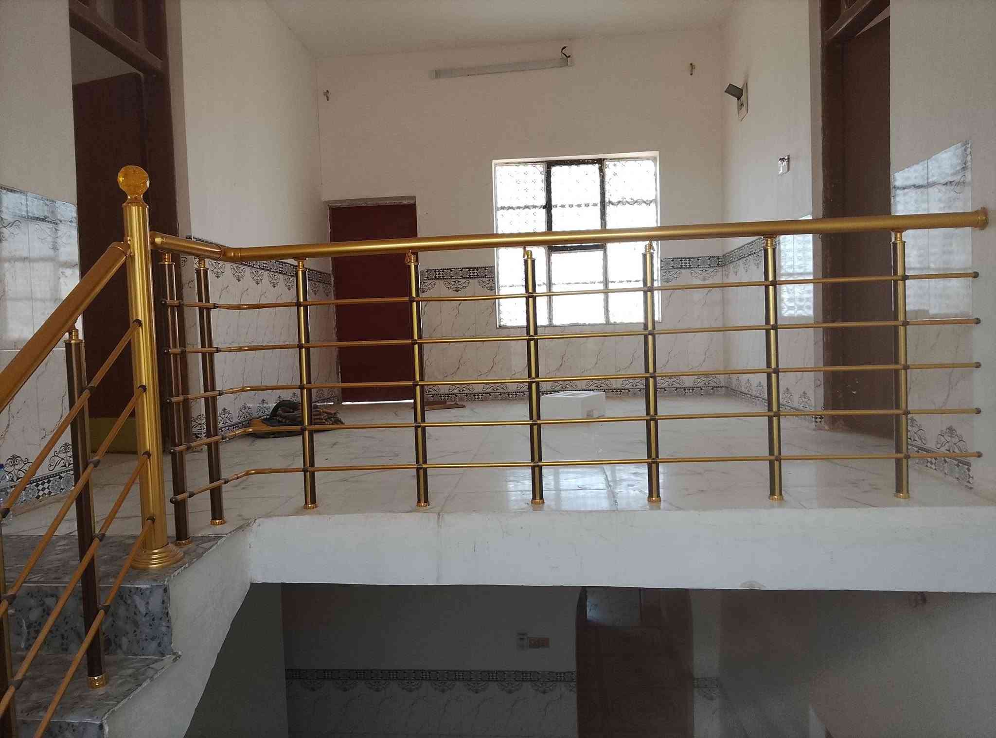 بيت طابو صرف للبيع المساحه 230،البيت يتكون من اربع غرف نوم وصاله وديوانيه وحمامات خارجيه وداخليه 
البيت طابقين العنوان الصوب الثاني يم محطات الماي الارز 
للاستفسار الاتصال ع الرقم ***********
