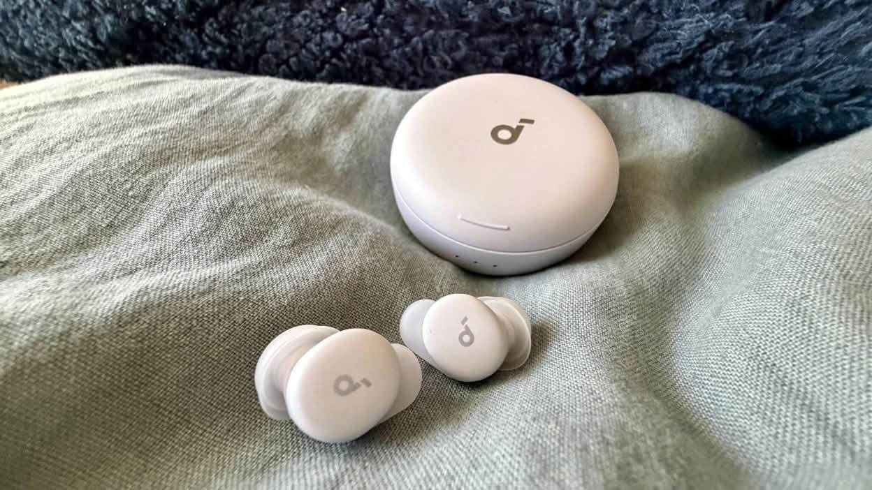 Anker Soundcore Sleep A30
عزل ضوضاء ذكي (Smart ANC)
 مخصصة للنوم والراحة وتقليل الإزعاج
 تصميم صغير ومريح حتى للنوم على الجنب
 تدعم تطبيق Soundcore للتحكم بالإعدادات
 مع العلبة الأصلية والإكسسوارات
السعر 90 
***********
