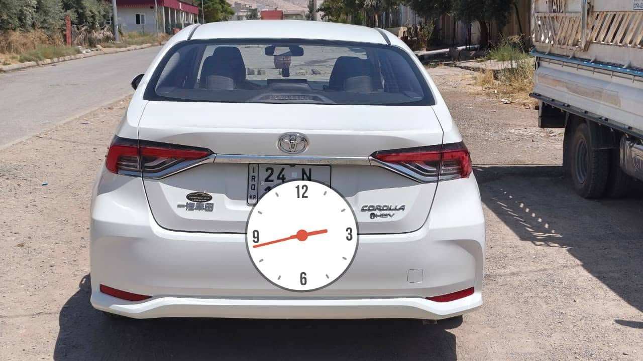 السيارة :-  تويوتا كورلا هايبرد شكل خليجي 
موديل :-  (2025 Hybrid) زيرو ماشية (11.000)الف فقط 
مواصفاته فول :- 
• 1:-نظام دخول ذكي
 وزر تشغيل ذكي (بصمة).
• 2:-تحكم شاشة ومقود كامل (ستيرن فول).
• 3:-أنظمة أمان(رادار) وتثبيت سرعة (Cruse Control) + ABS ونظام ثبات إلكتروني.
• 4:-أنظمة قيادة متعددة: (EV Mode للقيادة بالكهرباء فقط / ECO لتوفير البنزين / SPORT).
📞 للتواصل والإتصال:- [***********] / [***********] دهوك, العراق
