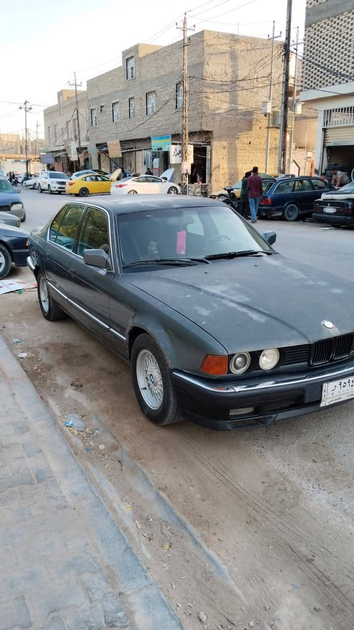 السلام عليكم
للبيع 753i بليته وسنويه 
موديل 1990
لون رصاصي غير محدد
مكينه وكير خير من الله تبريد شغال
حداديه خلفيه 100/100 توني شاده 
حداديه امامي نص عمر دبلات جدد شادهن 
تخم تاير جديد 
باتري جديد 
 السياره عوزهه صبغه لونه جراد وسابقا مصبوغه حزام اثر طخات بسيطه مكفوله من الضربه القويه وتبدي جمل قطع 
بيه اكسل 3.23 مال 8 يعني رون ناصي 
كروز سرعه شغال كهربائيات شغاله 
اصل بردات خلفي وبوب 
السعر 60. بيه مجال 
للاستفسار اكثر ***********
