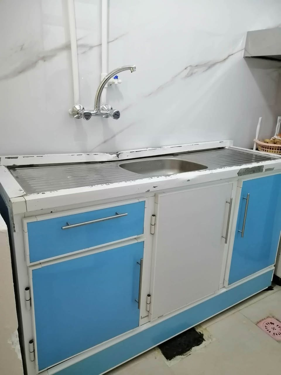 طباخ ستيل اصلي نوعية هايڤر 5عيون سعرة٢٧٥
مرشحة سل ستيل استخدام قليل مع فلتر ولد سعرهة١٠٠
كاونتر سنكي ثلث ابواب سعرة٧٥  شراي اتصل عالرقم خاص ما اجاوب *********** النجف, العراق
