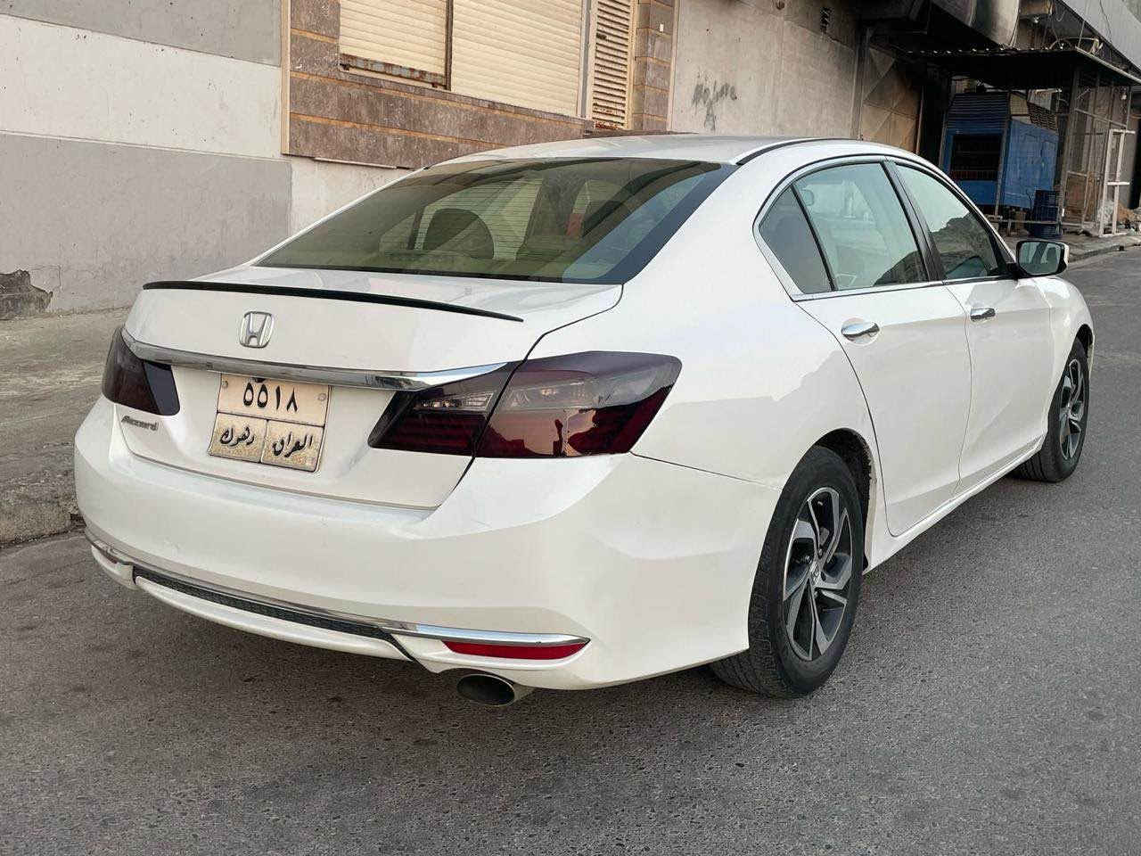 للبيع هوندا اكورد ٢٠١٦
محرك ٤ سلندر 
بيها قطعتين صبغ بولند و جاملغ
ارباك بس ستيرن 
سعر ١٠٠ $ و بيها مجال 
مكان دهوك 
للاستفسار : *********** دهوك, العراق
