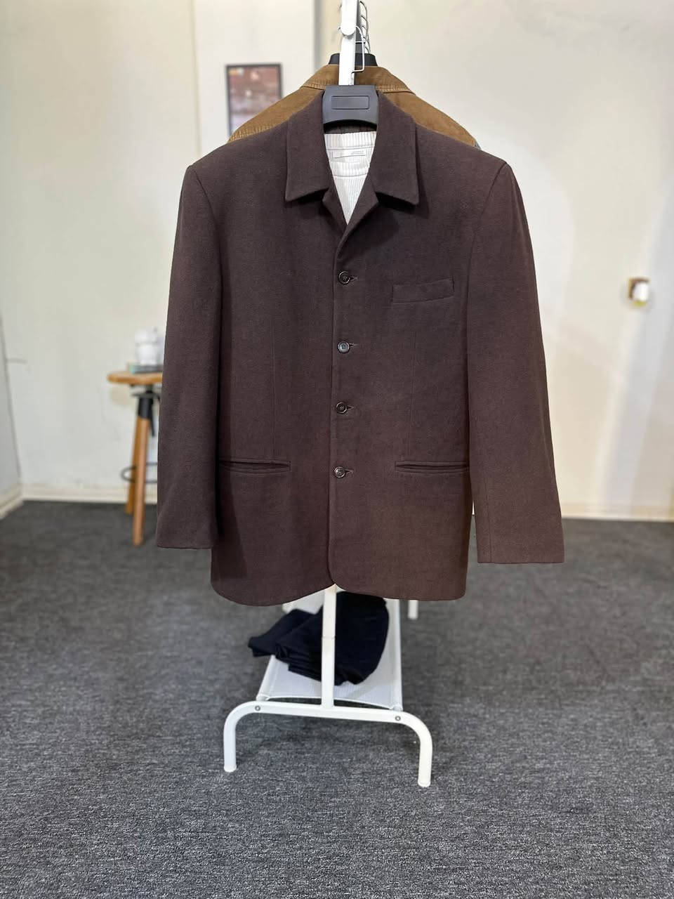 ‏Aussie Male Clothing
براند أسترالي 
القطعة كلش انيقة بالواقع اختلاف جذري
قماش - كشمير فاخر& صوف 
قياس L
الكتف 53
الصدر 56
الطول 78
الردن 64 قابل للزيادة
.
السعر 30 مع التوصيل
القطعة مكفولة من الضرر والتلف
