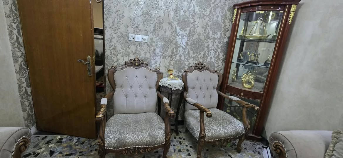 تخم نضيف مثل مابصورا  العنوان البصره السعر 500 بيه مجال ***********
