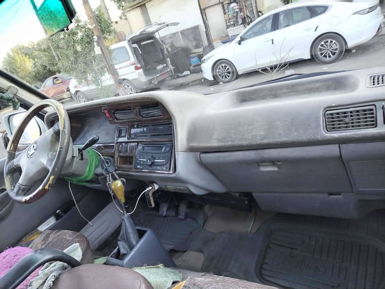 سلام عليكم بلارسون للبيع سيارة مديل ٢٠٠٩ رقم احمر كير مكينة اكسل خير من الله هذى كشرة كدامك شرط تحويل صاحب سيارة هذى رقمة*********** سعر يمة
