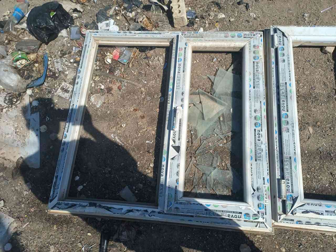 شبابيك كامل يحتاجله بس جام 4 ابو ثنين و2 ابو 3 جام واحد 3 جام وملحق وباب جاهز مكاني بشمري رقمي ***********
