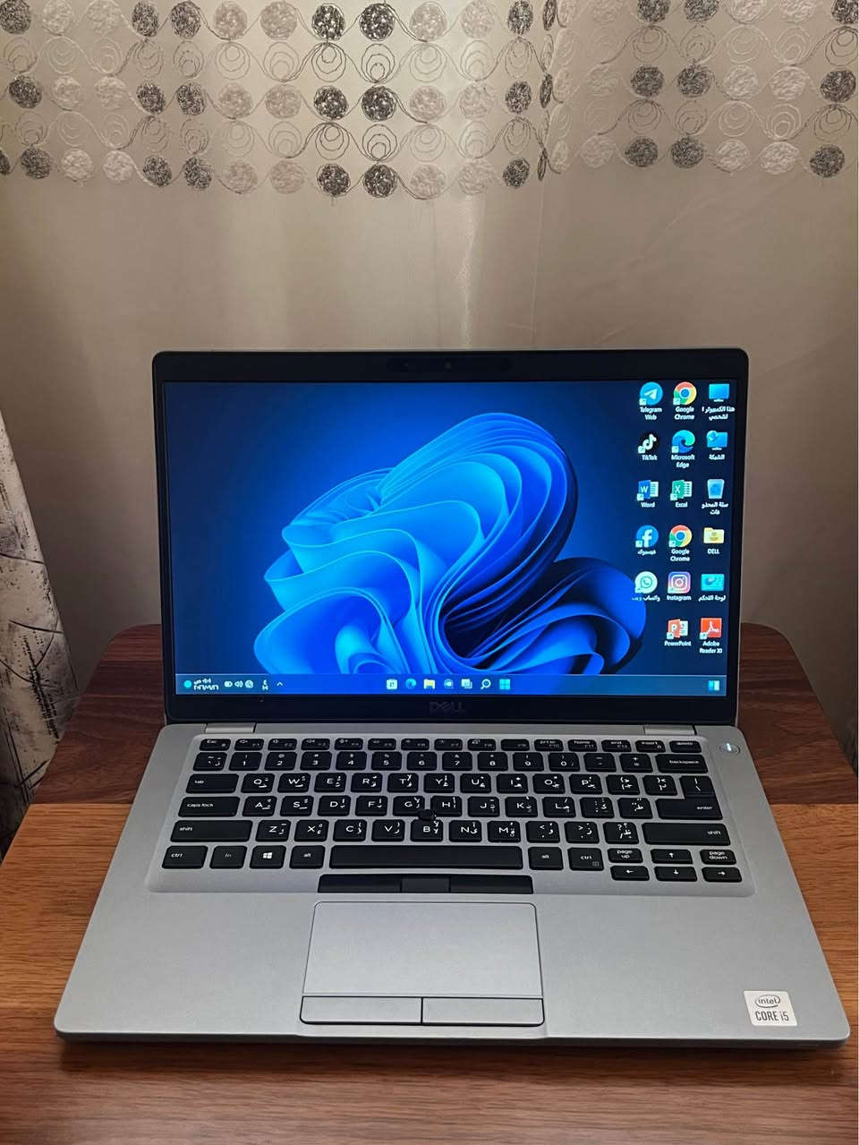 لابتوب DELL جيل عاشر للبيع .

اللابتوب مفول مواصفات
الجيل مالته حديث ( الجيل العاشر ) 
تصميم سلم ووزنه خفيف
 كيبورد ضوئي
اللابتوب جدا نضيف وادائة قوي وممتاز يفيد الي عنده دراسة او العاب متوسطة او غيرها من الاستعمالات .

المواصفات :
المعالج intel core i5
الجيل : العاشر (10TH)
كرت الشاشة : INTEL UHD GRAPHICS  
الشاشة : فول اچ دي (FHD) حجم 14.3 دقتها والالوان جدا واضحه وتشغل 4K بالمشاهدة .
الرام : 8GB نوع DDR4 فدشي راقي .
الذاكرة : 256GB ssd M.2 
كيبورد عربي انكليزي ليزري ضوئي .
كيبورد ميكانيكي .
سماعات ستيريو .
كامرة امامية واضحه
بطارية اللابتوب ليثيوم تطول فوگ ال 4 
ساعات ب الاستعمال المكثف .

المنافذ :
 منفذ الشحن
منفذ تايب سي للشحن ولنقل البيانات
منافذ USB 
منفذ Hdmi
منفذ سماعات
منفذ LAN
وغيرهن بعد.

المميزات:
 
اللابتوب نضافته كلش حلوه ماصارلي فتره من ماخذه .
منصب عليه وندوز 11 برو مفعل مدى الحياة.
منصب عليه اوفس مفعل مدى الحياة .
كيبورد عربي انكليزي ليزري.
كامرة امامية جدا واضحه.
غالق كاميرا سلايد .

الملحقات:
ملحقاته كلها موجودة واصليه
كيبل اصلي.
شاحنة اللابتوب الاصليه  .
جنطة لابتوب مرتبه هم بعدهي جديده غير مستخدمه .

منصب عليه وندوز 11 برو مفعل مدى الحياة وحزمه الاوفس كامله كذلك مفعلة مدى الحياة .

اللابتوب كلش نضيف ومواصفاته قويه ومحترمه وتصميمه كلش مرتب . ومابي أي نقص كيبورد سماعات انترنت شاشة كامرة كله شغال وممتاز وماب اي نقص من اي ناحية .
وكلشي بي بعده جديد ونضيف مثل ماموضح.

السعر : 340 الف وبي مجال جدا قليل .

مكاني النجف والي يريده توصيل هم موجود ان شاء الله .

*********** بي واتساب

(لابتوب للبيع النجف بغداد الانبار البصرة حاسبة محمولة منضدية دل dell pc laptops laptop computer ) بغداد, العراق
