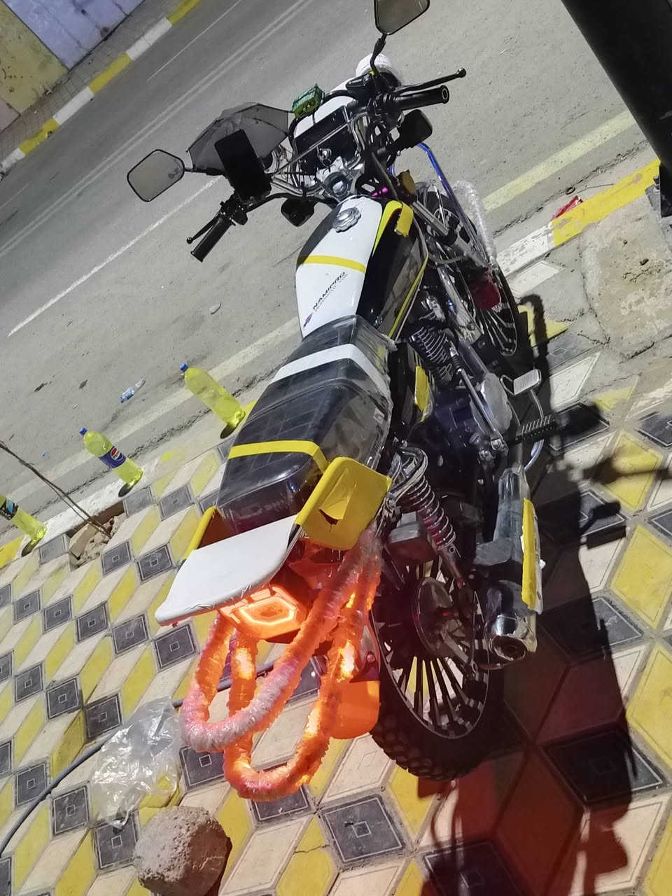 السلام عليكم
سيفان 24 
لون اسود 
محرك150cc
شرط كير محرك بلادي ممفتوح 
وياله عدله شرط تواير جدد 
موطور مال جناي 
مكانو صلاح الدين بيجي المزرعة 
السعر725وبي مجال 
رقم هاتف***********
