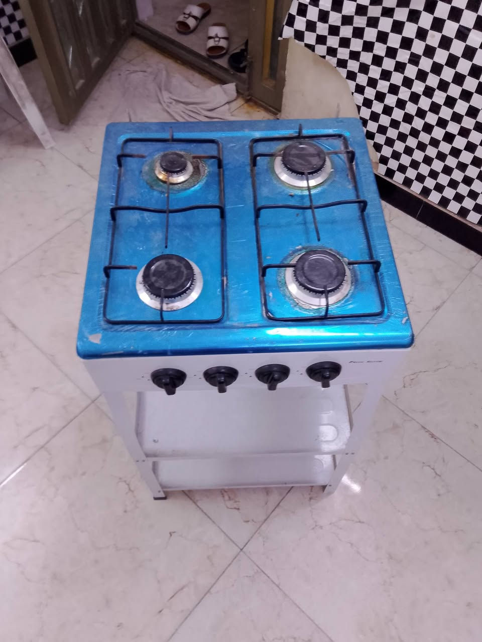 طباخ للبيع جديد سعر40 وبي مجال رقم ***********

