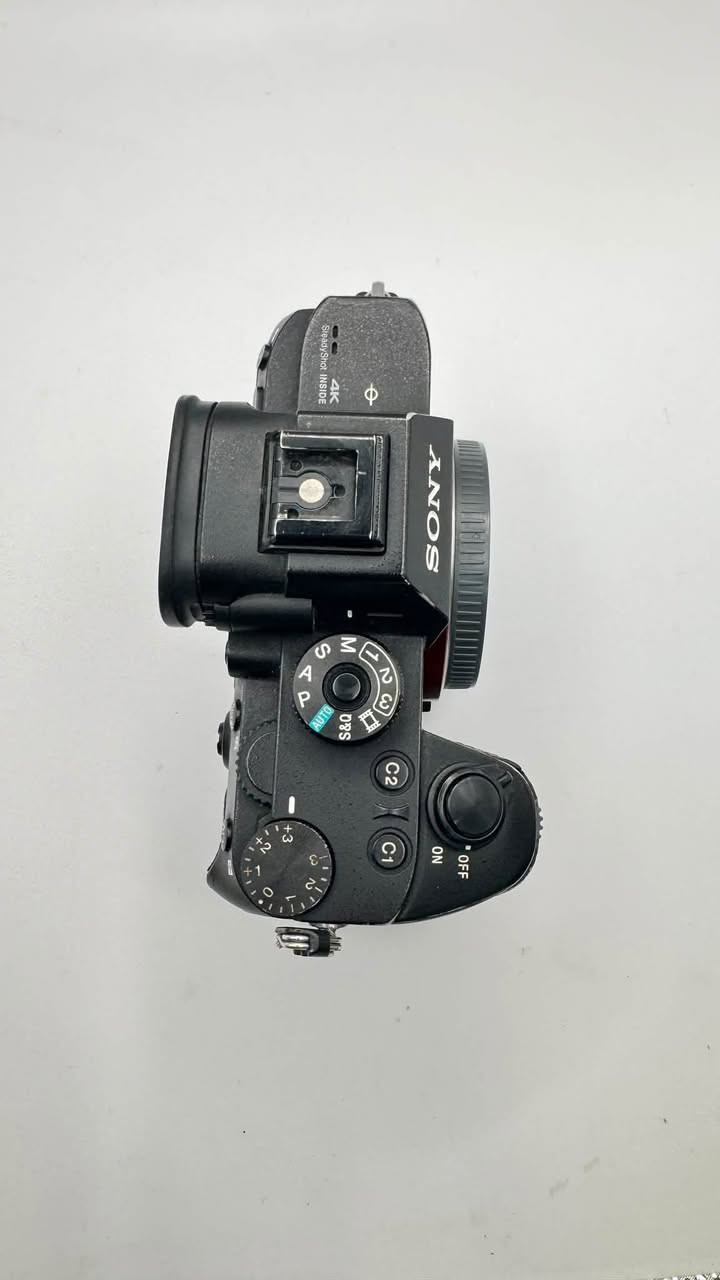 سوني A7RIII • كاميرا رقمية • للبيع